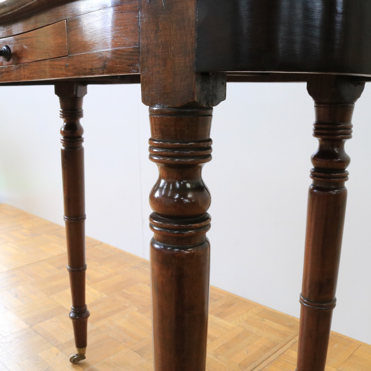 ライティングテーブル