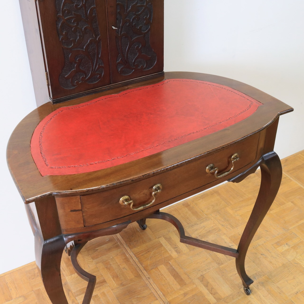 ドレッシングテーブル