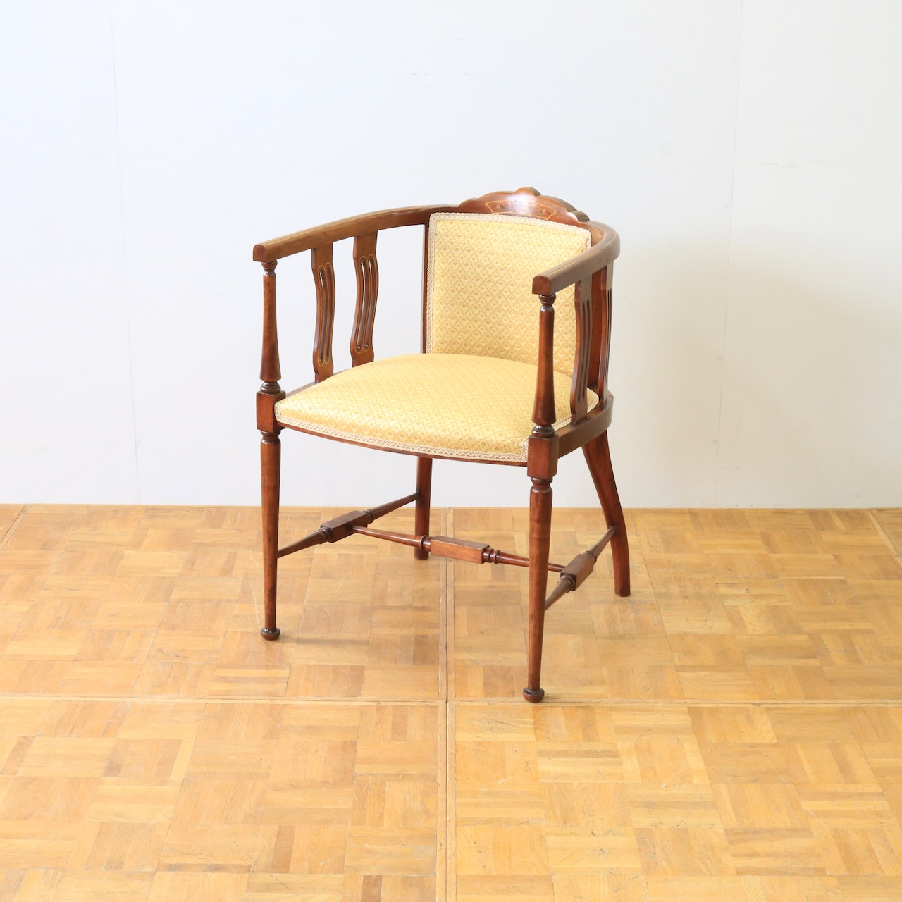 アームチェアー