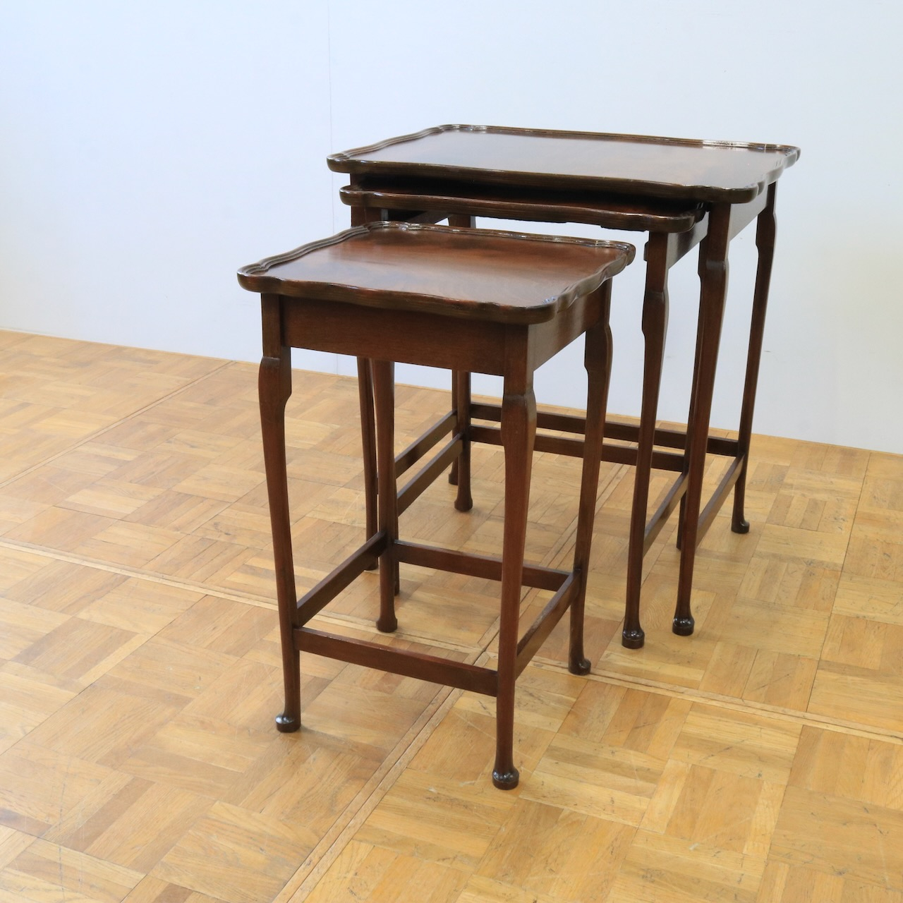 ネストテーブル