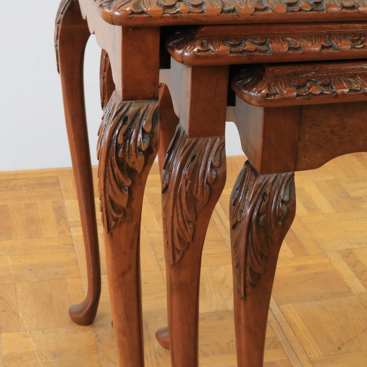 ネストテーブル