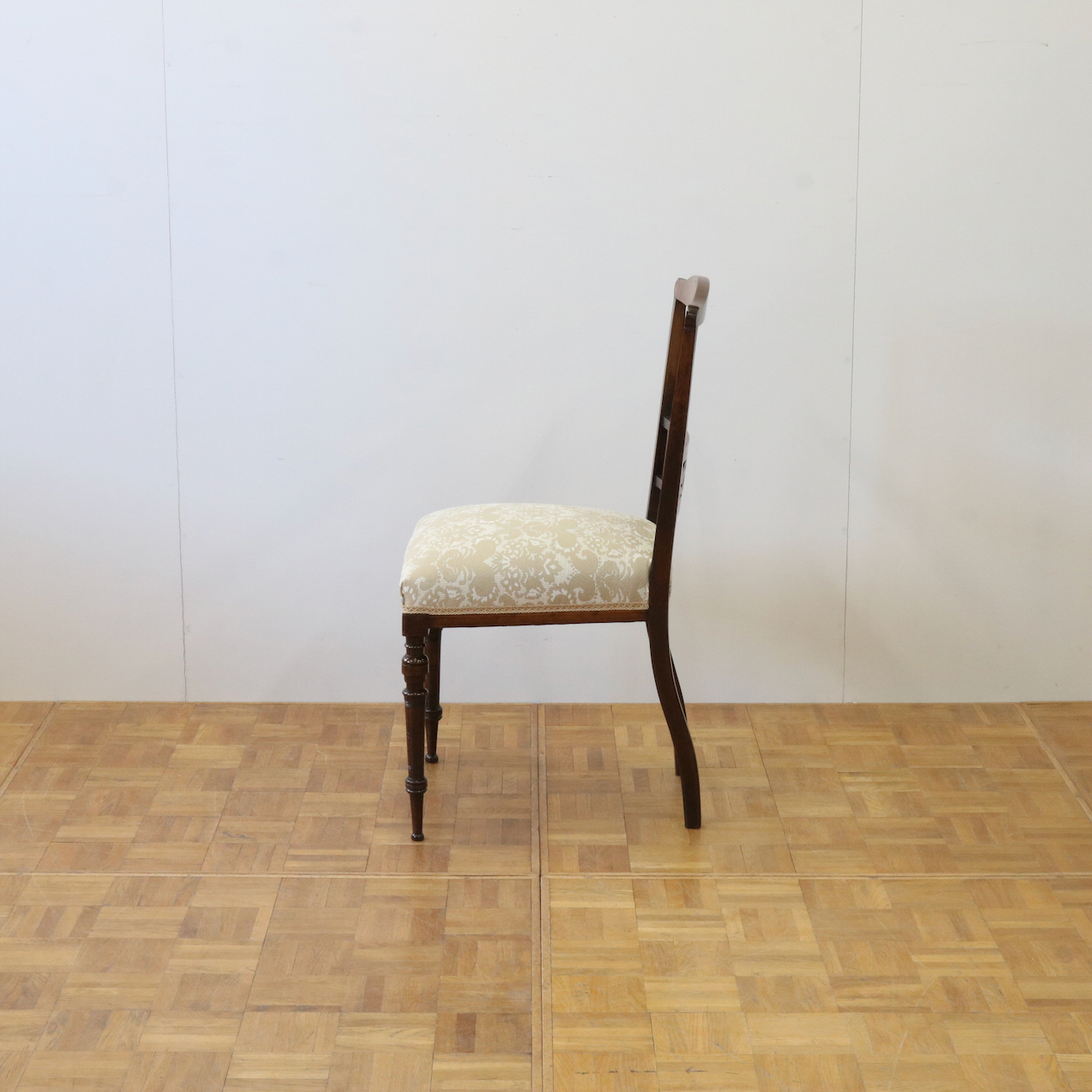 サイドチェアー