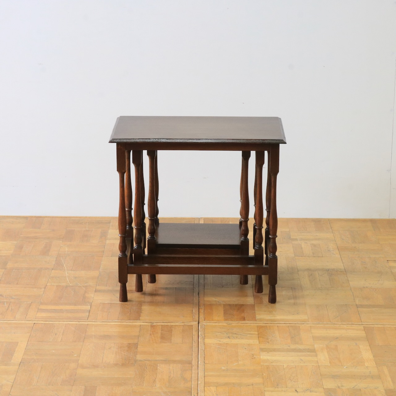 ネストテーブル