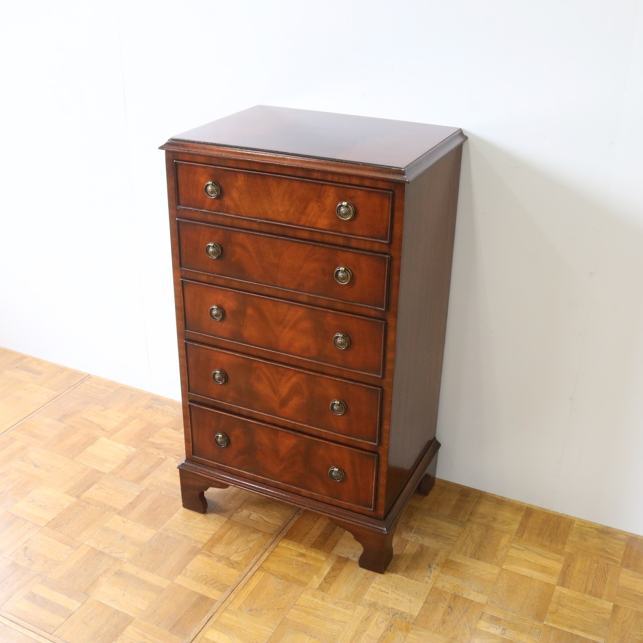 ベッドサイドチェスト