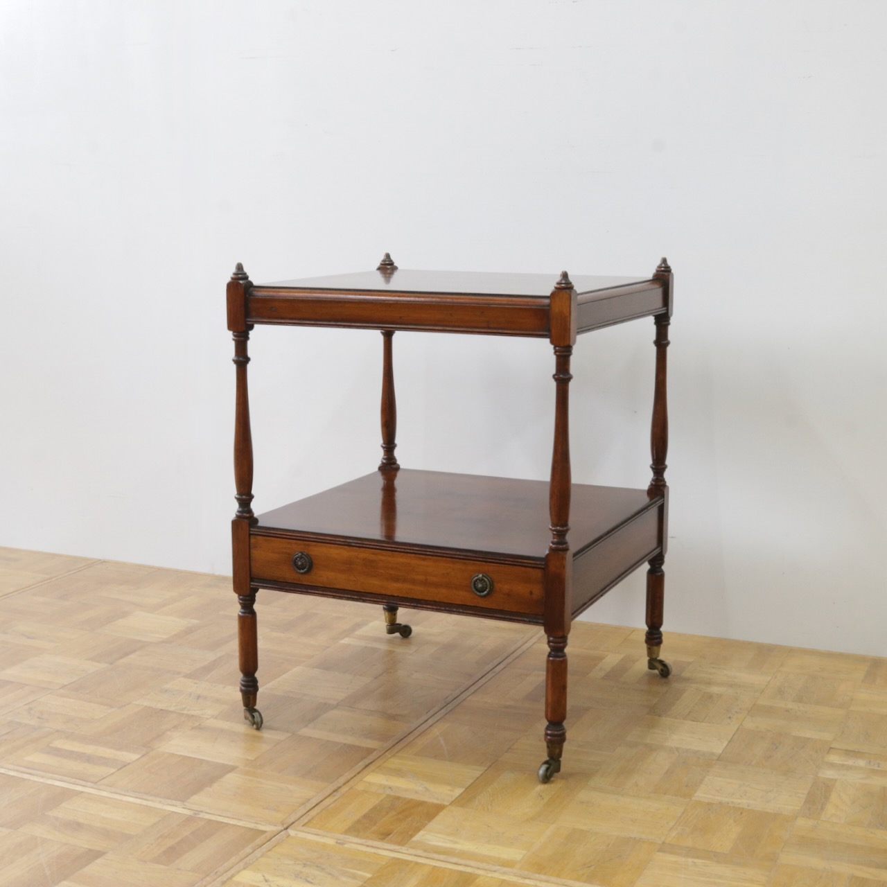 サイドテーブル