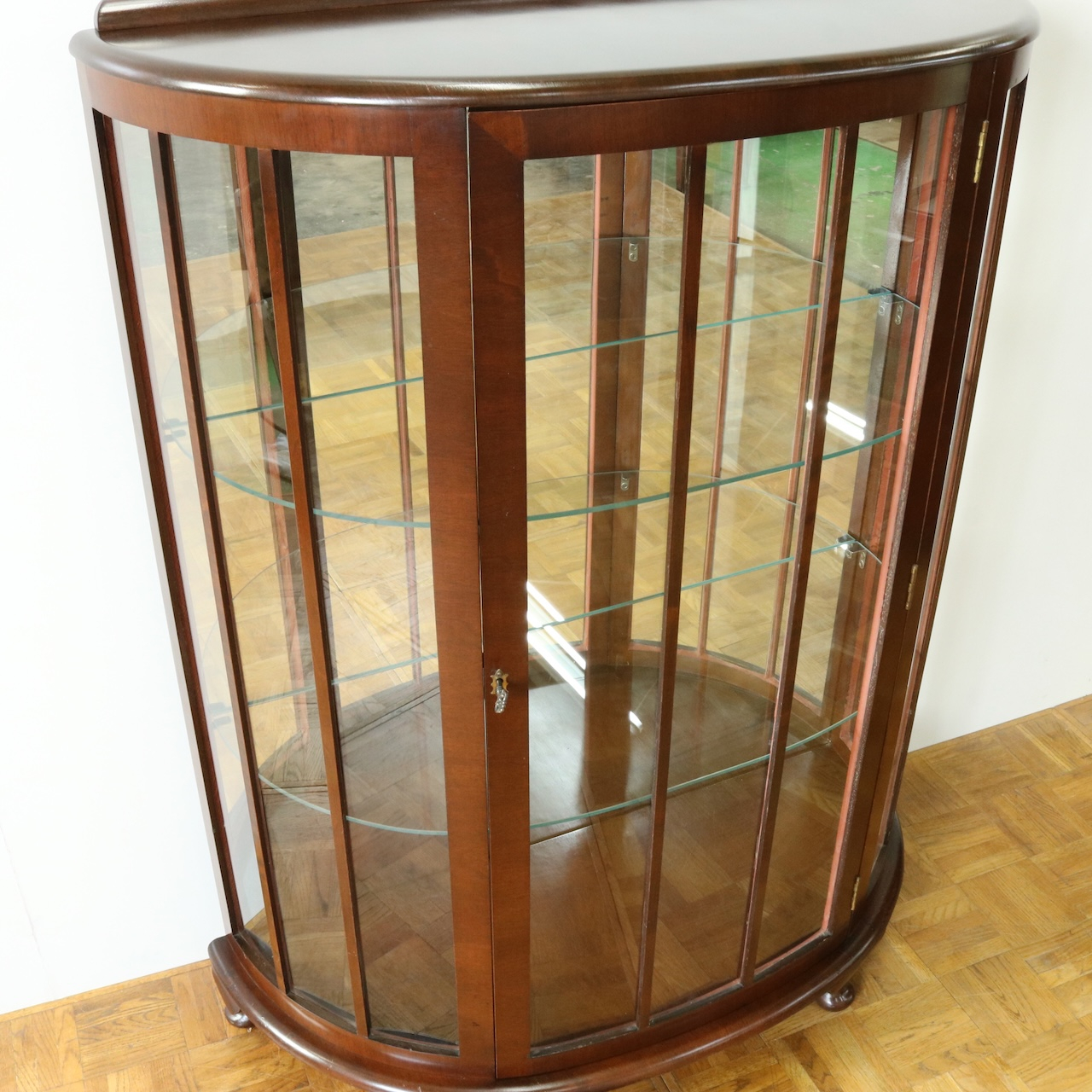 グラスキャビネット