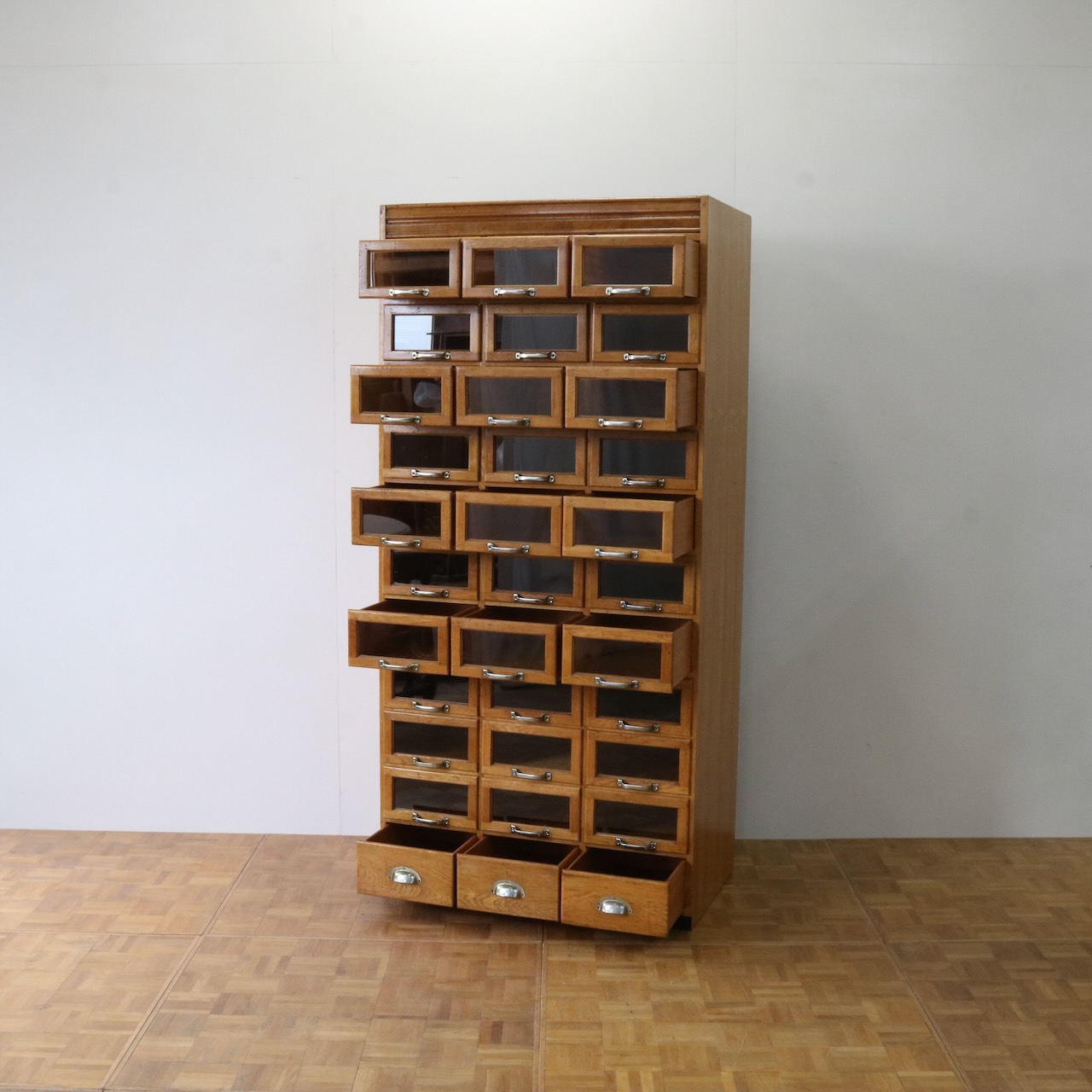 シャツキャビネット