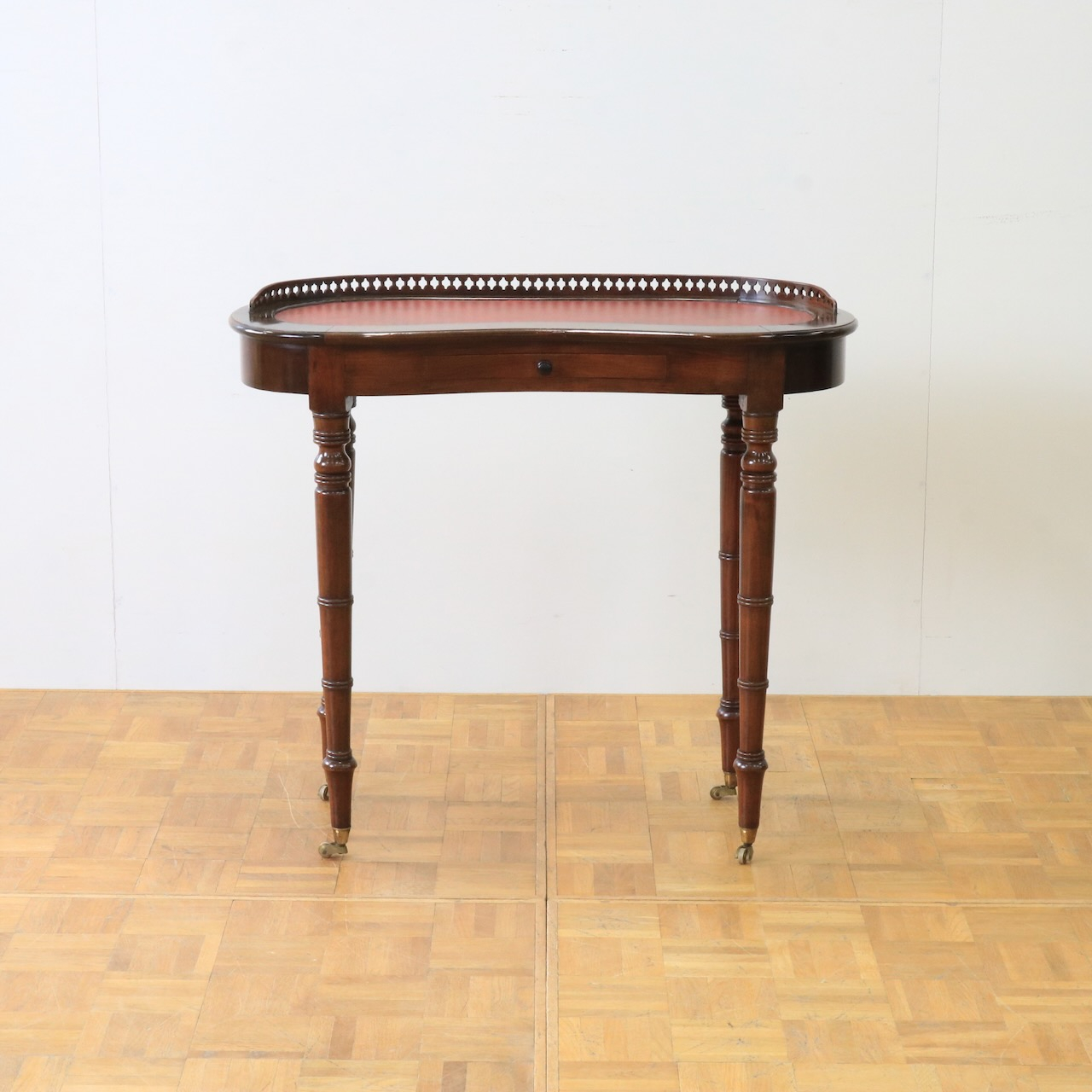 ライティングテーブル