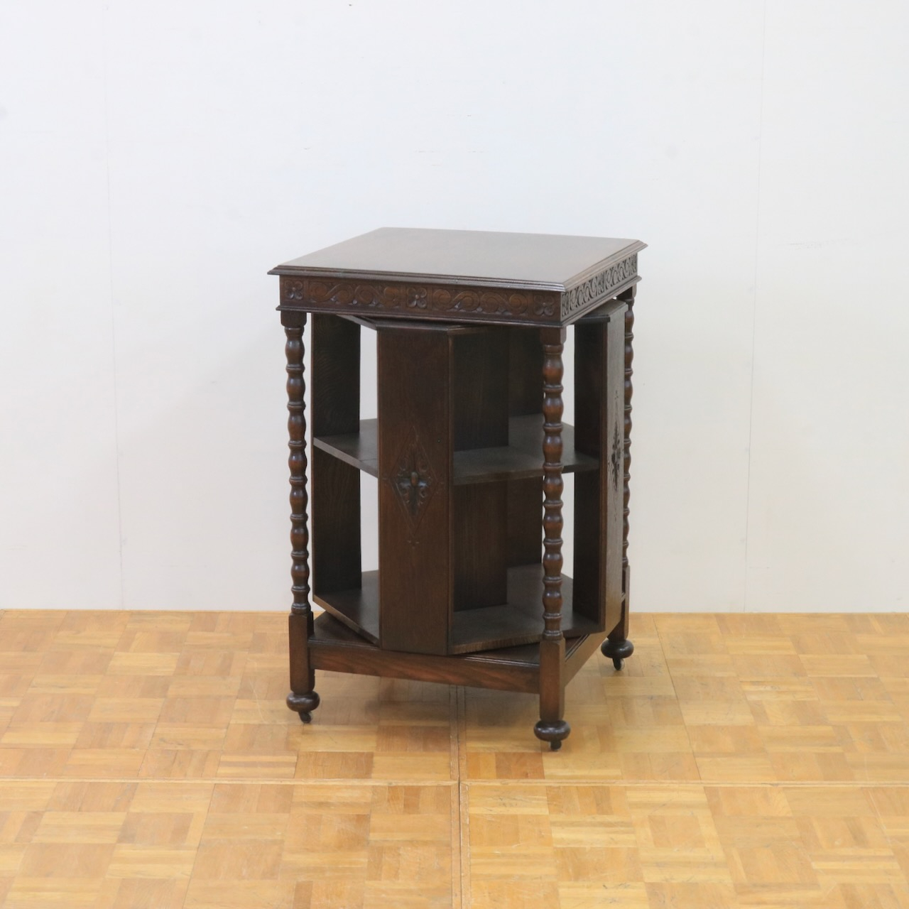 リボルビングブックケース