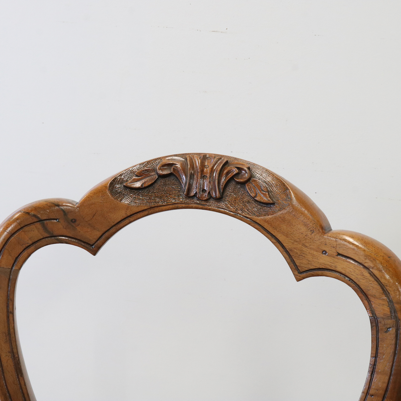 バルーンバックチェアー