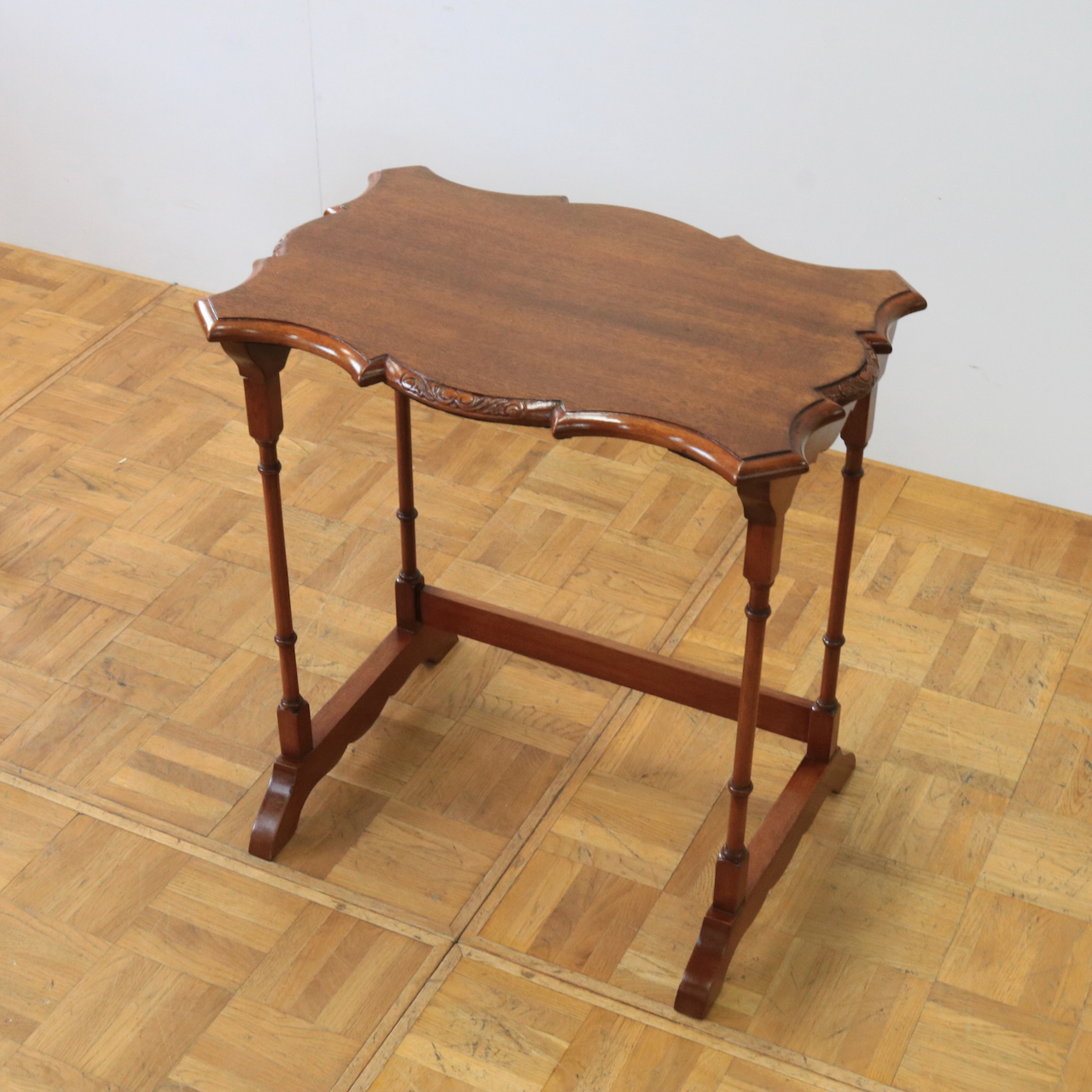 ネストテーブル