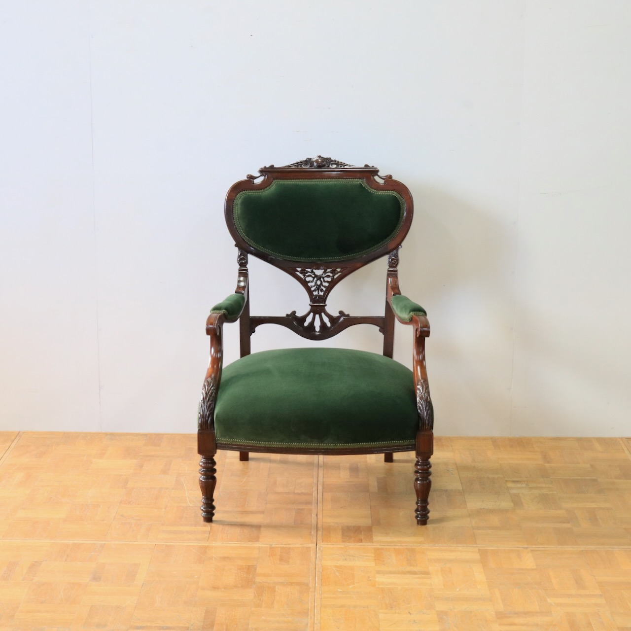 ナーシングチェアー