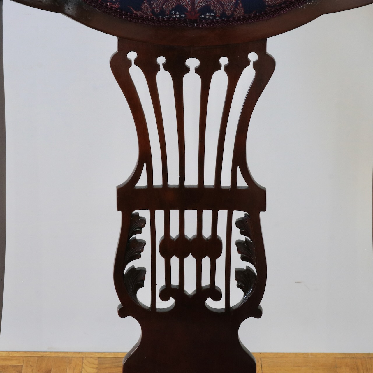 アームチェアー