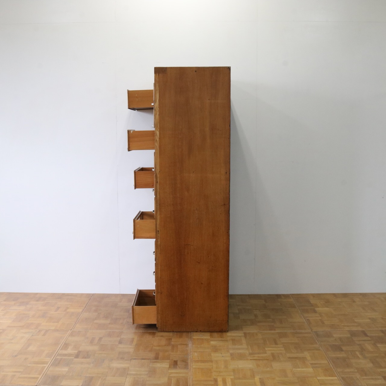 シャツキャビネット