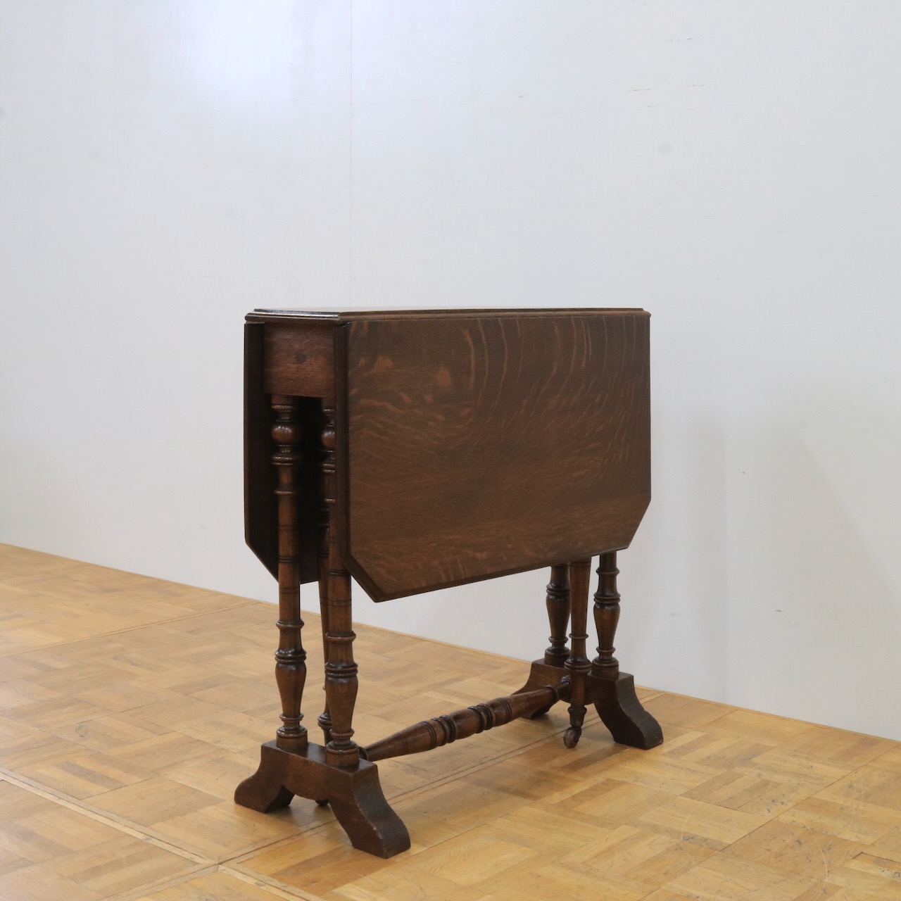 サザーランドテーブル