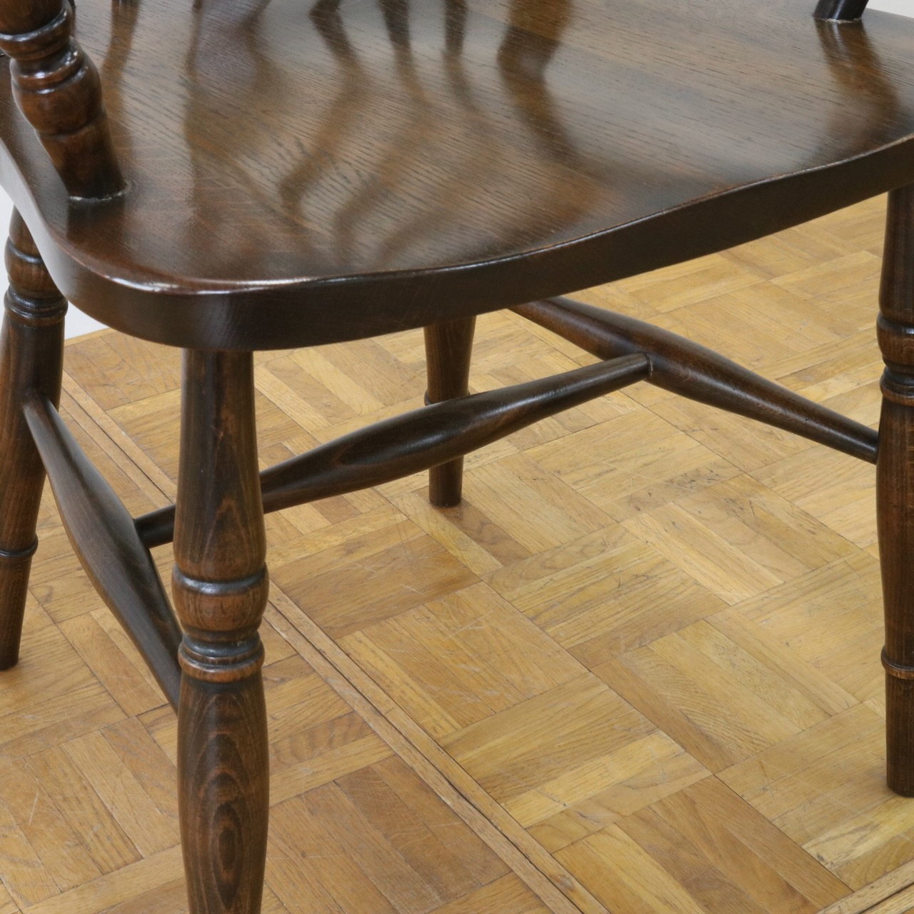 アームチェアー