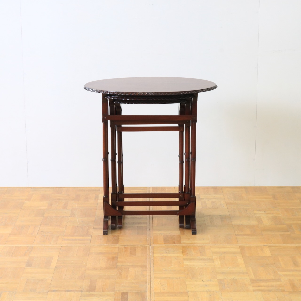 ネストテーブル