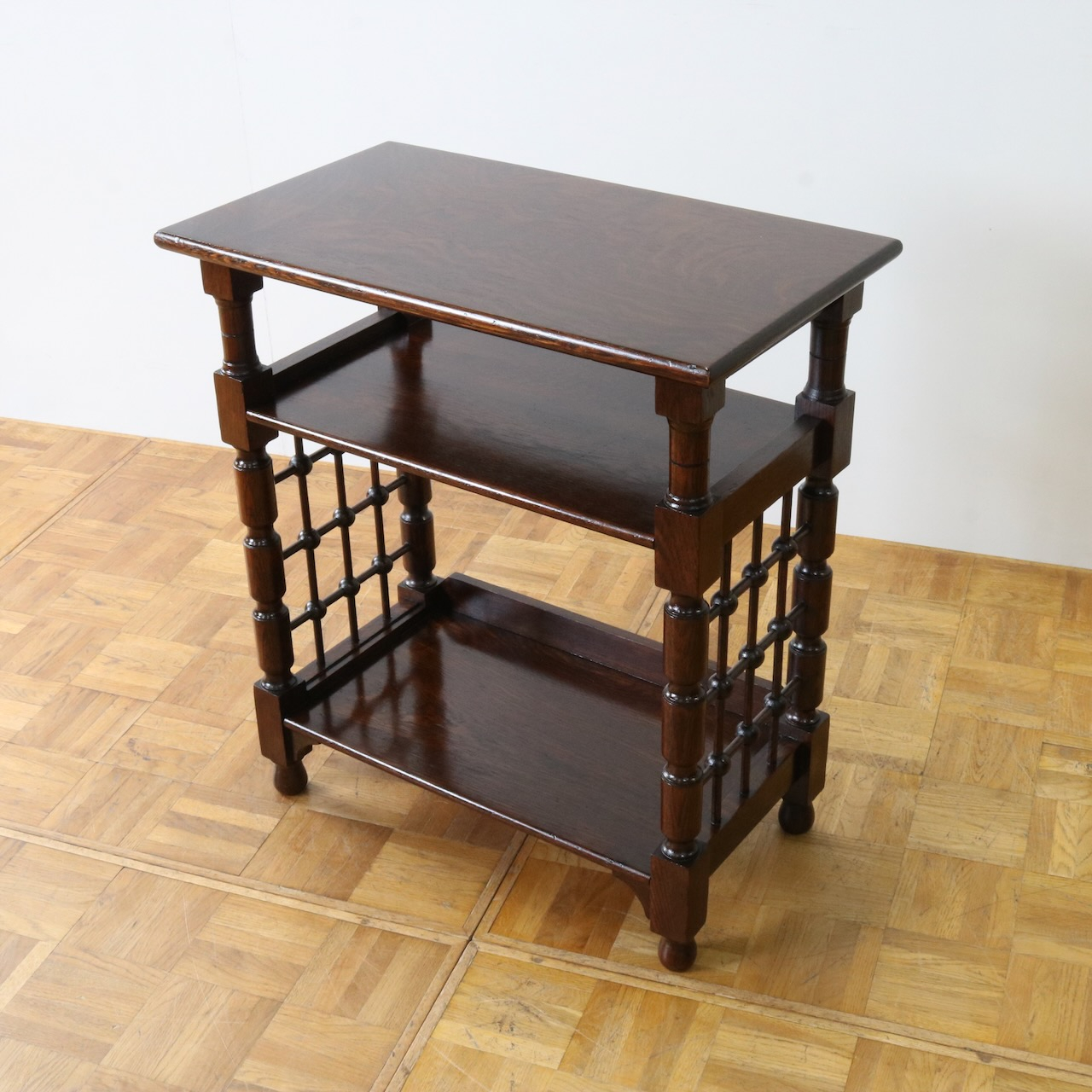 サイドテーブル