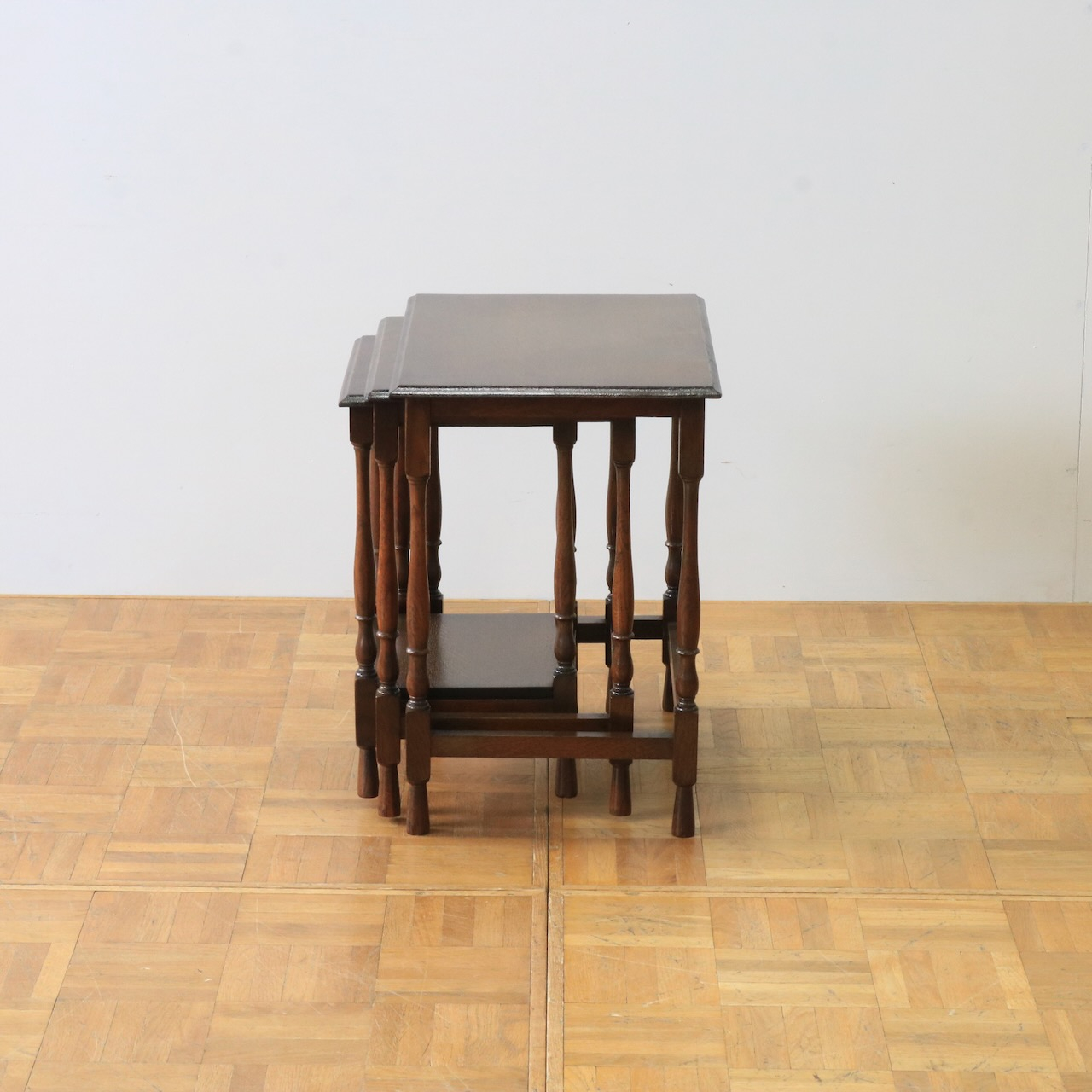 ネストテーブル