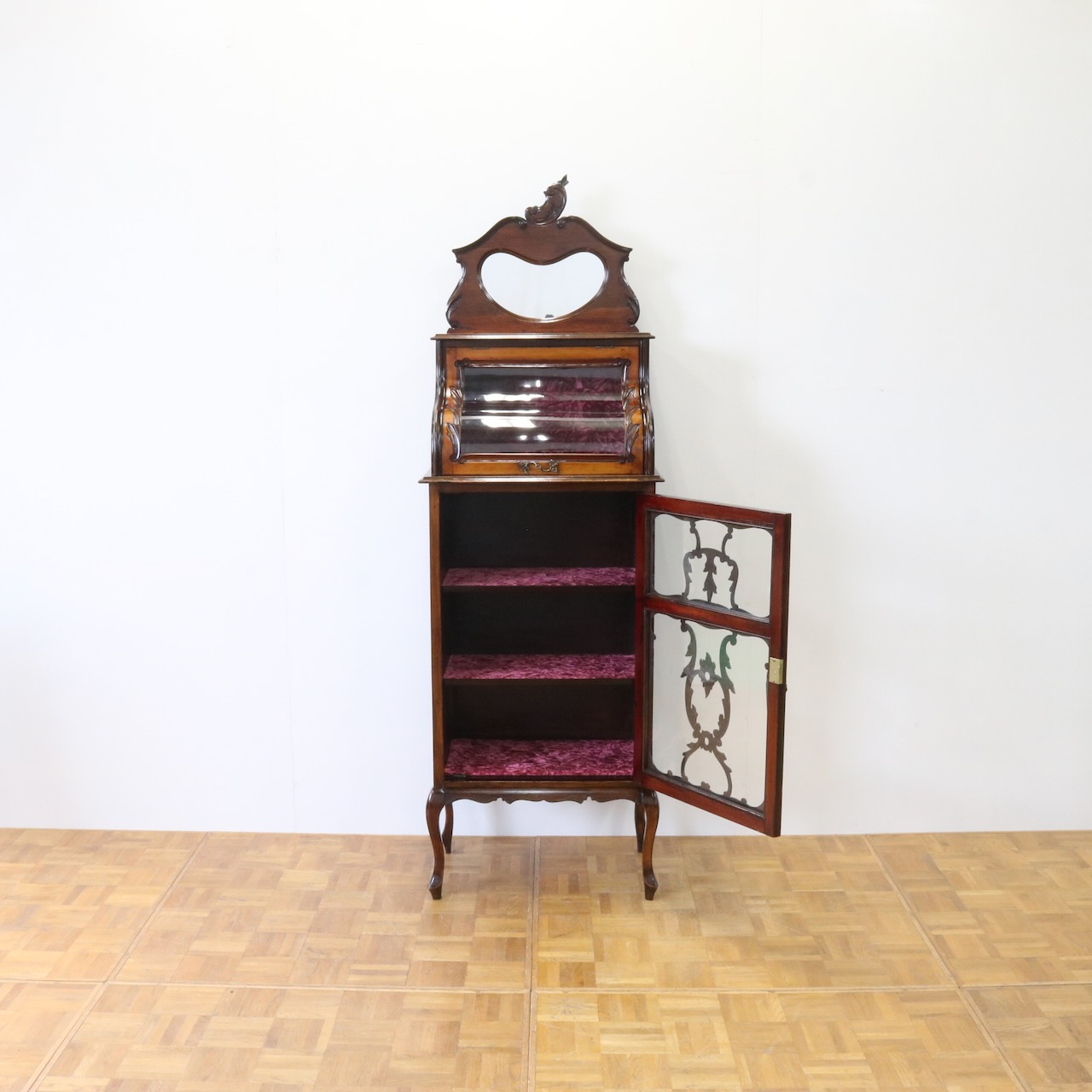 グラスキャビネット