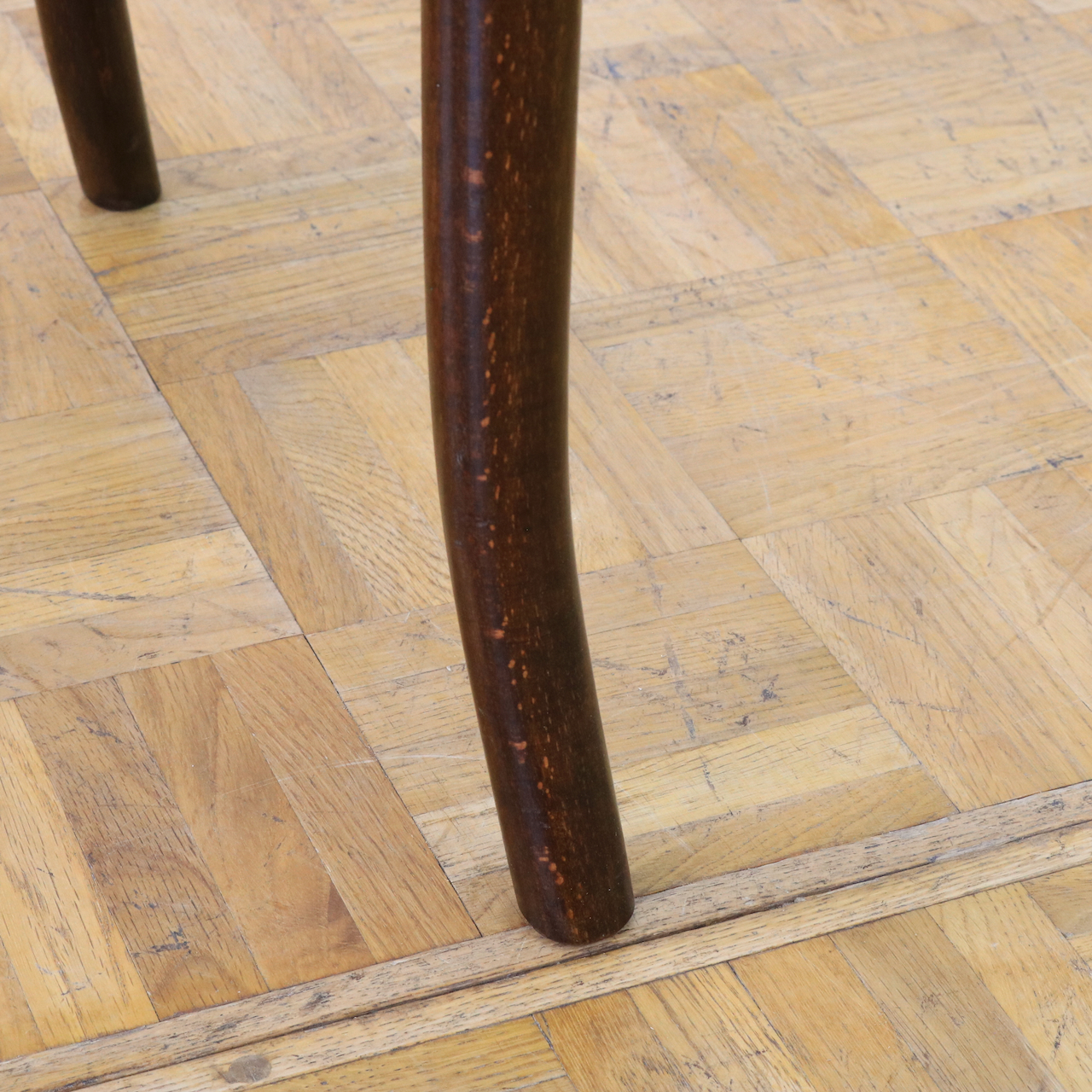 サイドテーブル