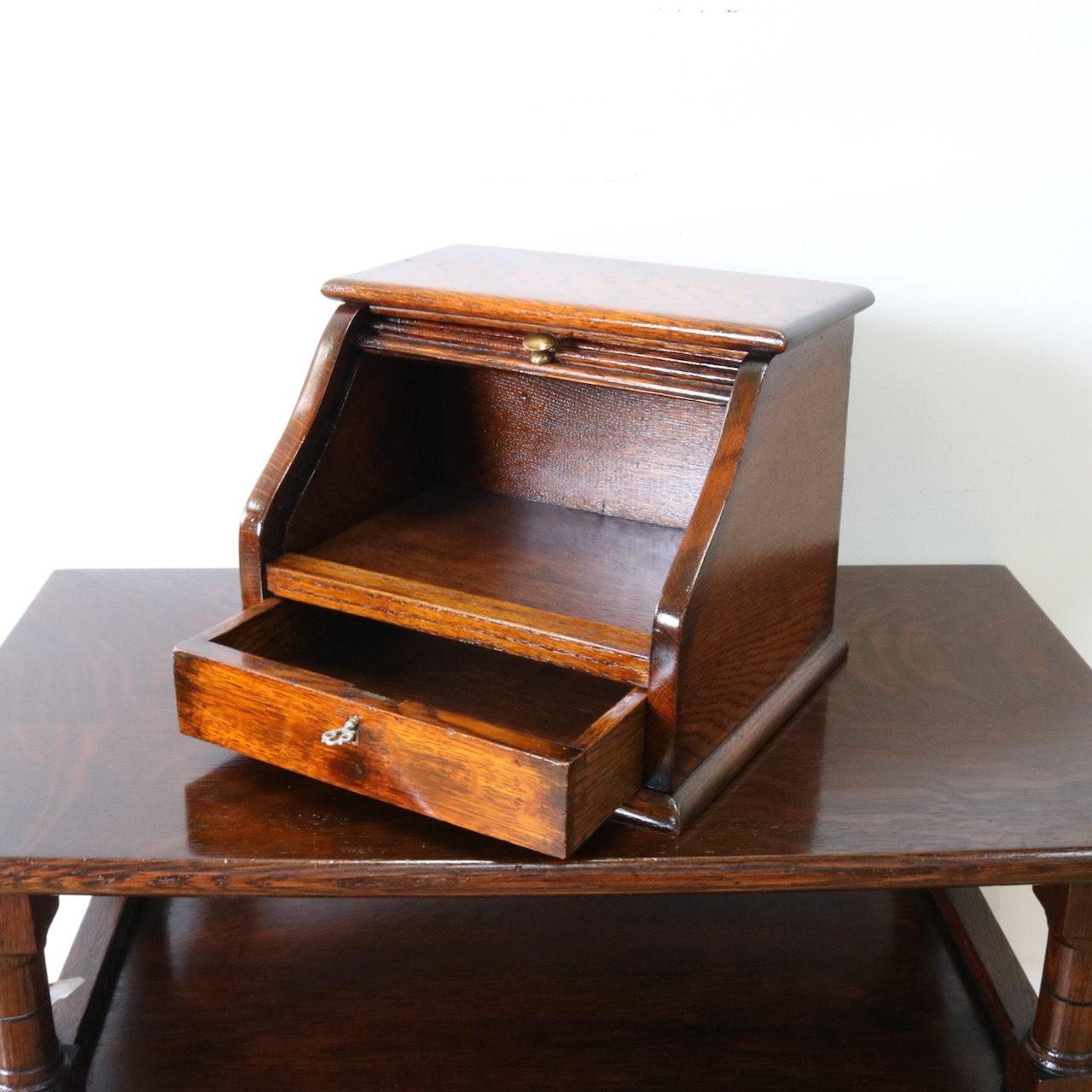 ファイリングキャビネット