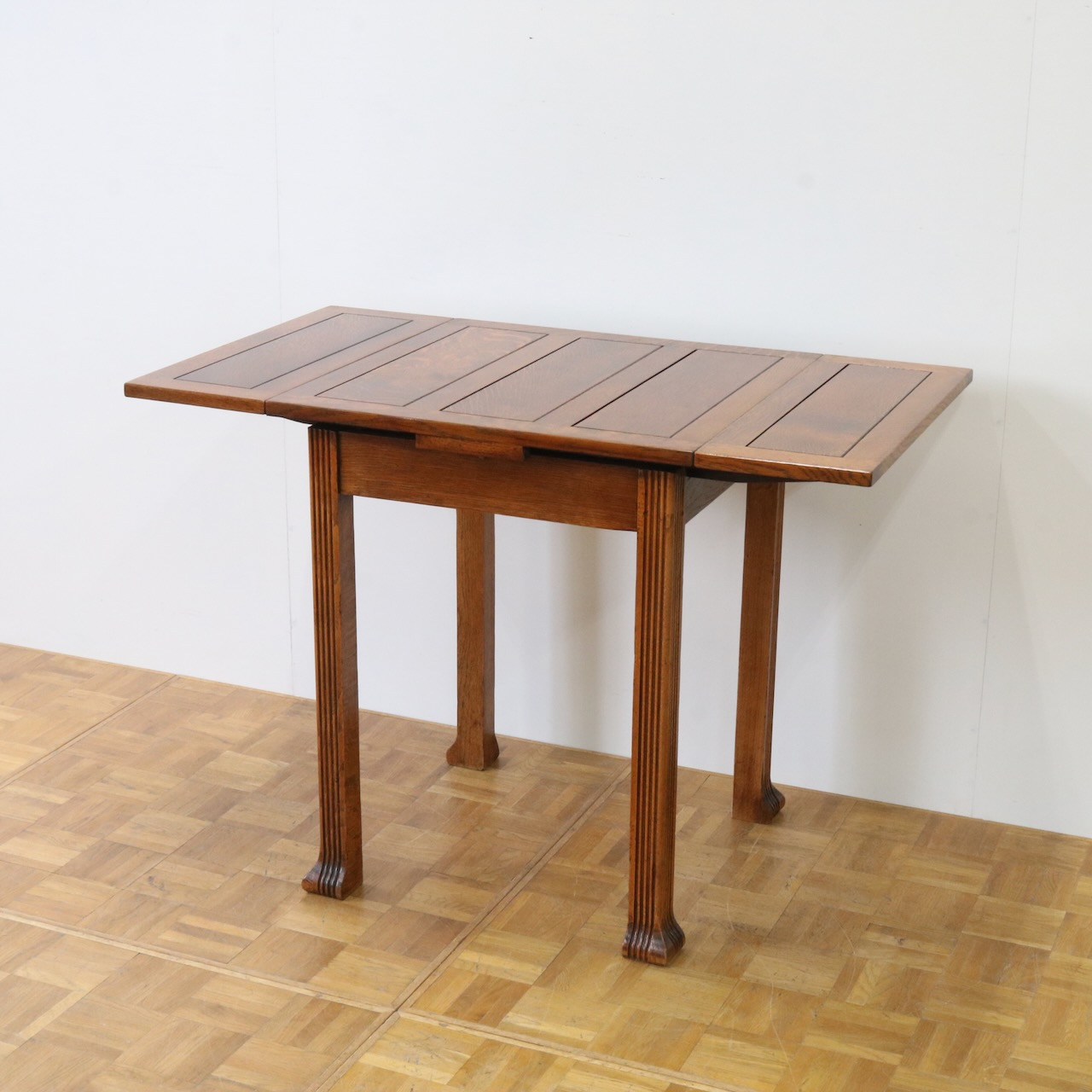 ドローリーフテーブル