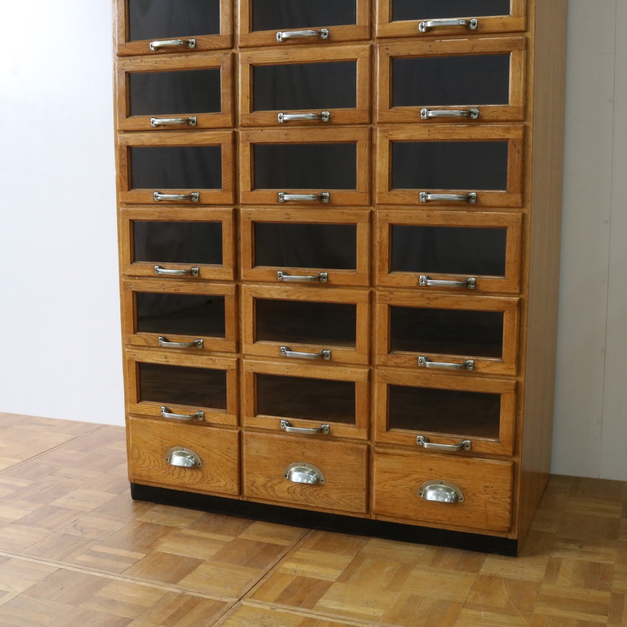 シャツキャビネット