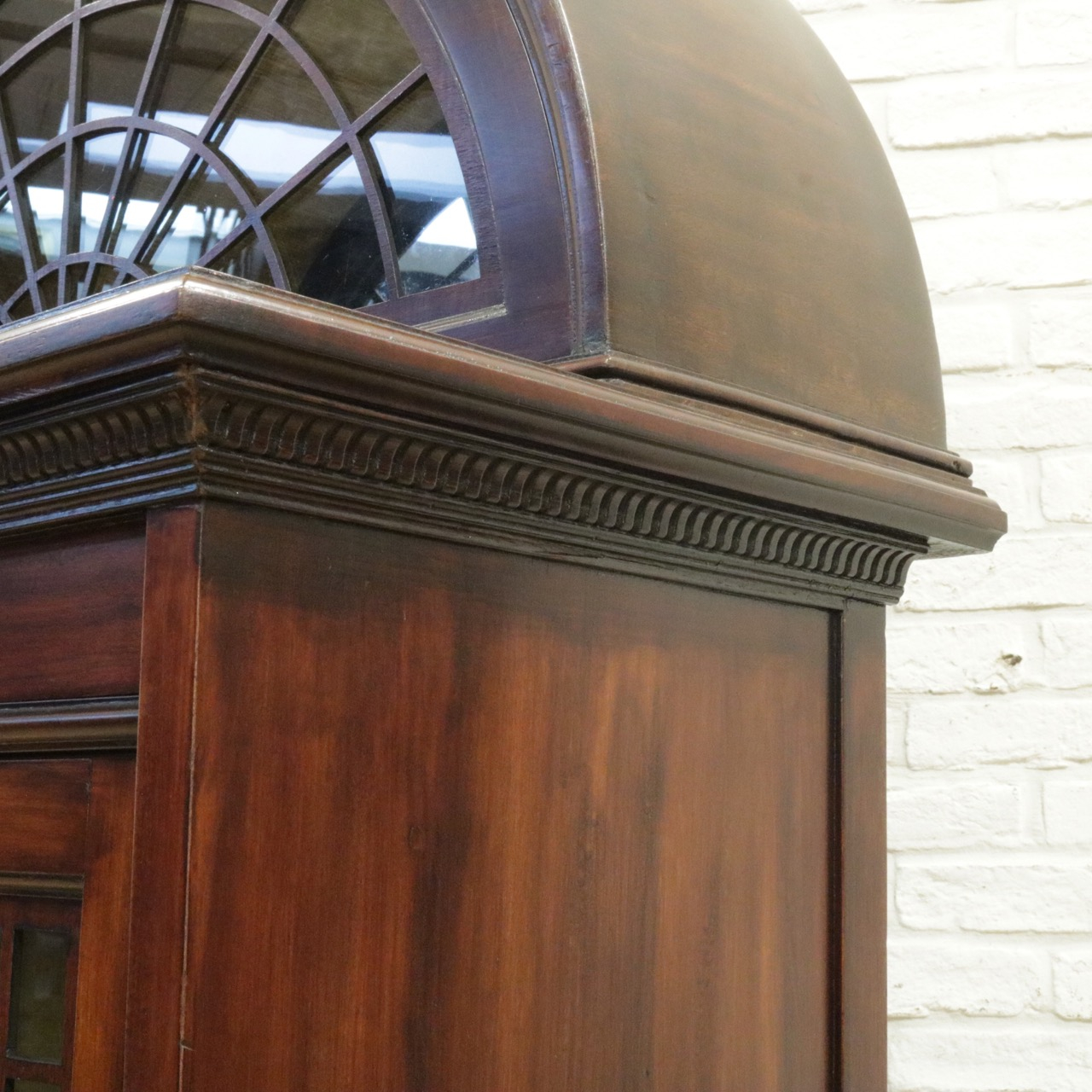 グラスキャビネット