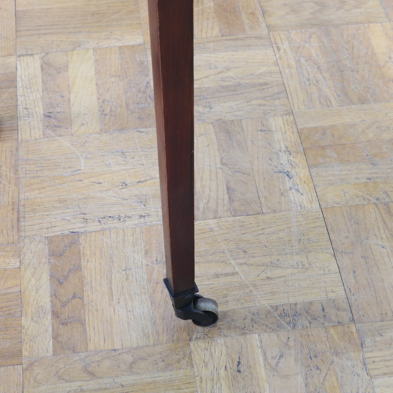 ゲートレッグテーブル