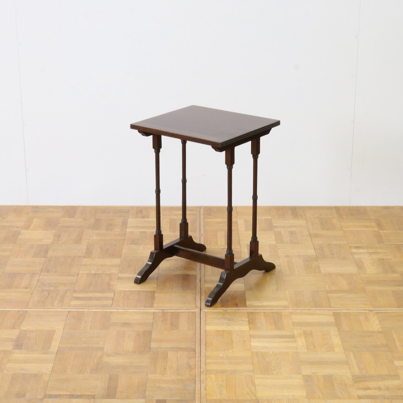 ネストテーブル