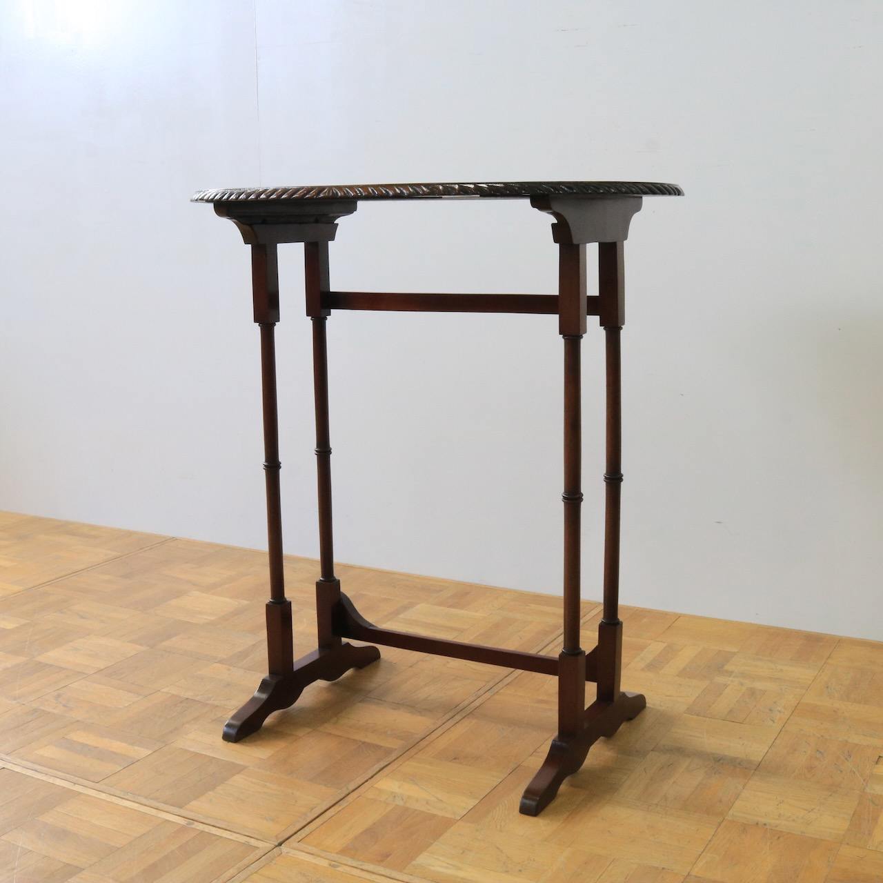 ネストテーブル