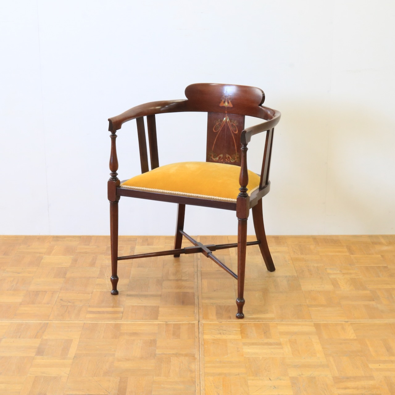 アームチェアー