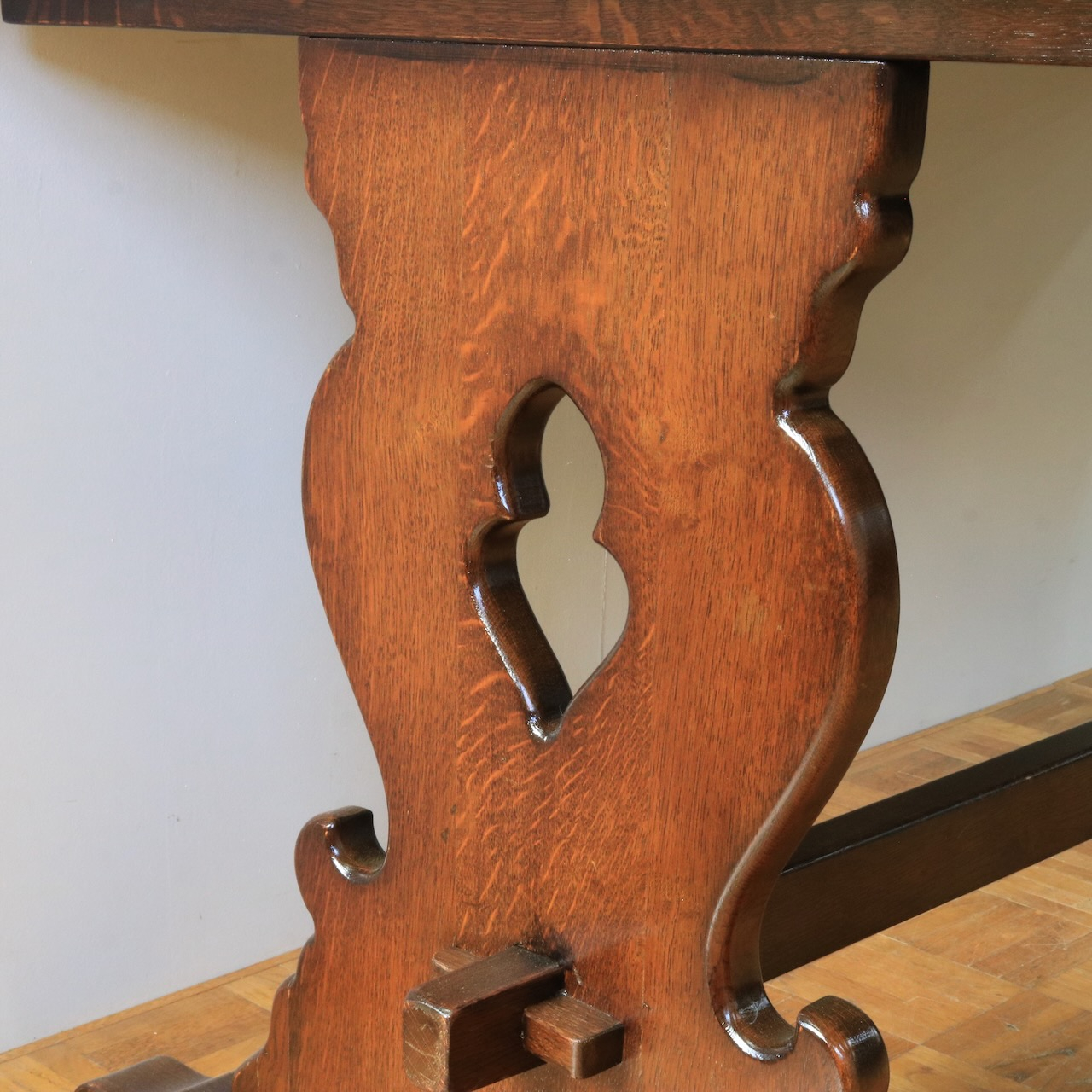 ドローリーフテーブル