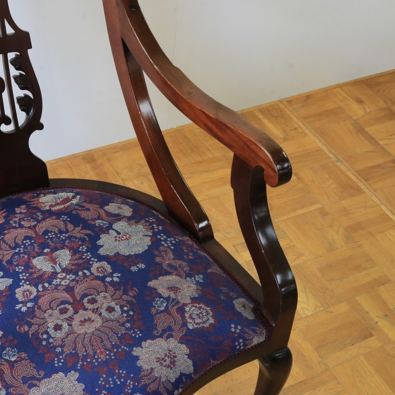 アームチェアー