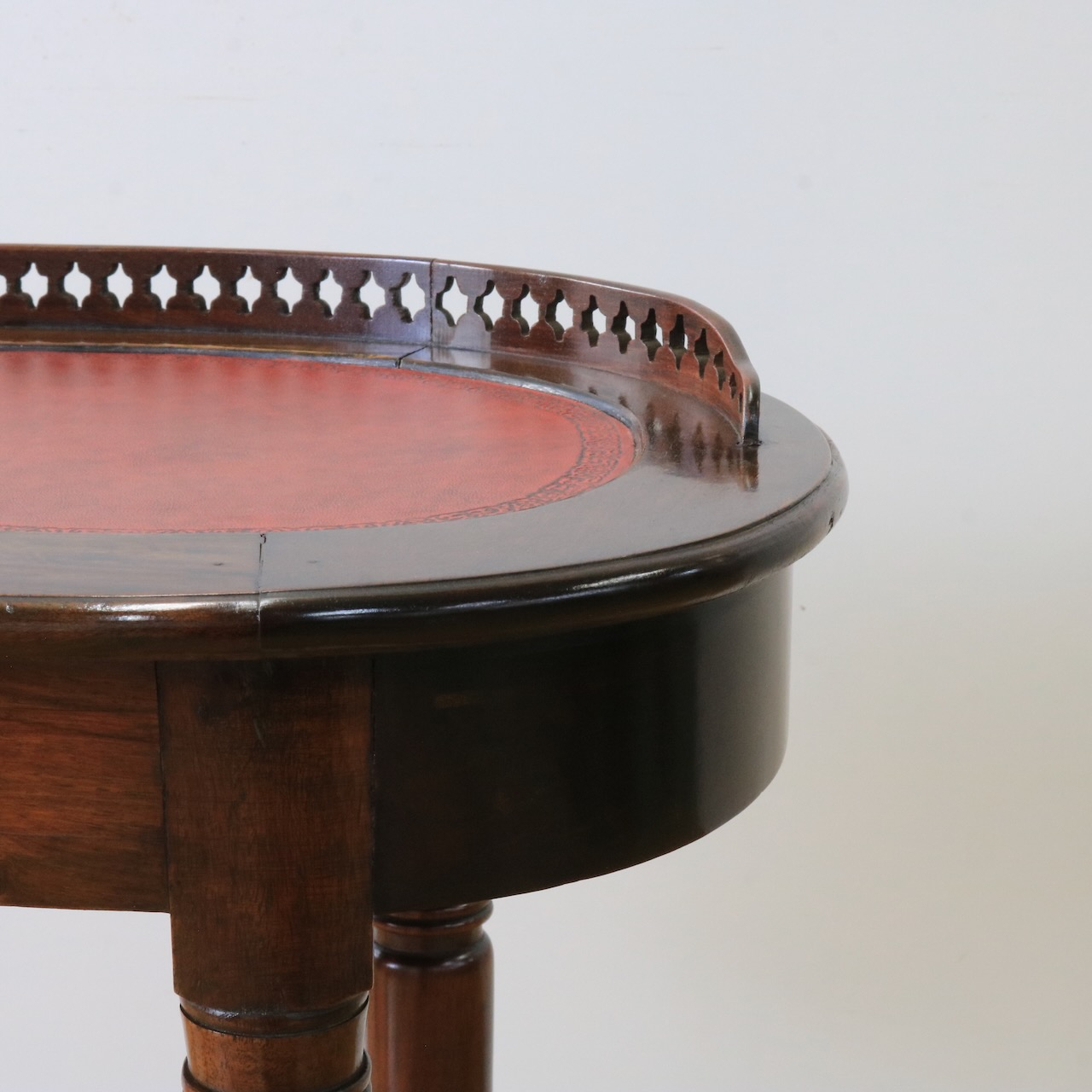 ライティングテーブル