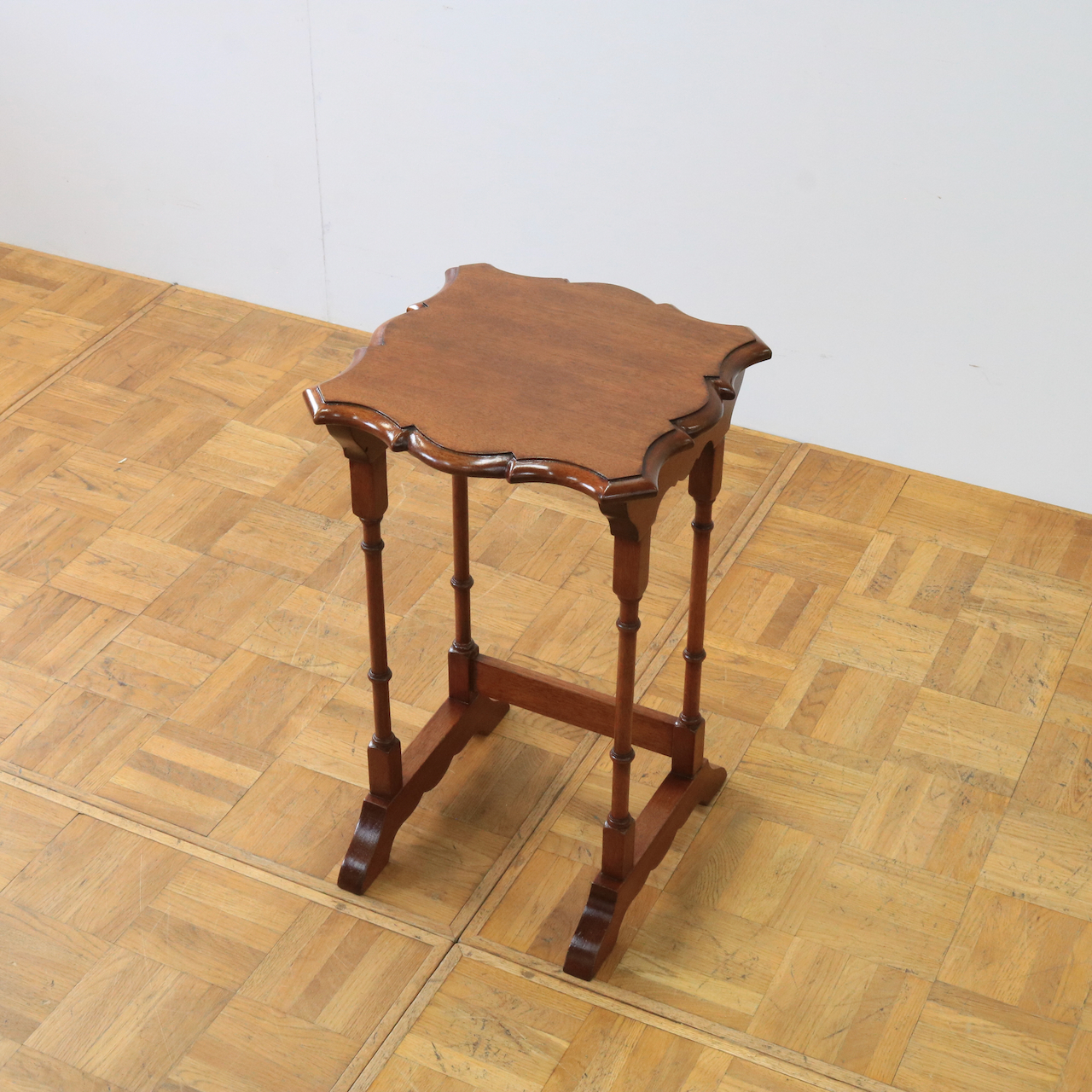 ネストテーブル