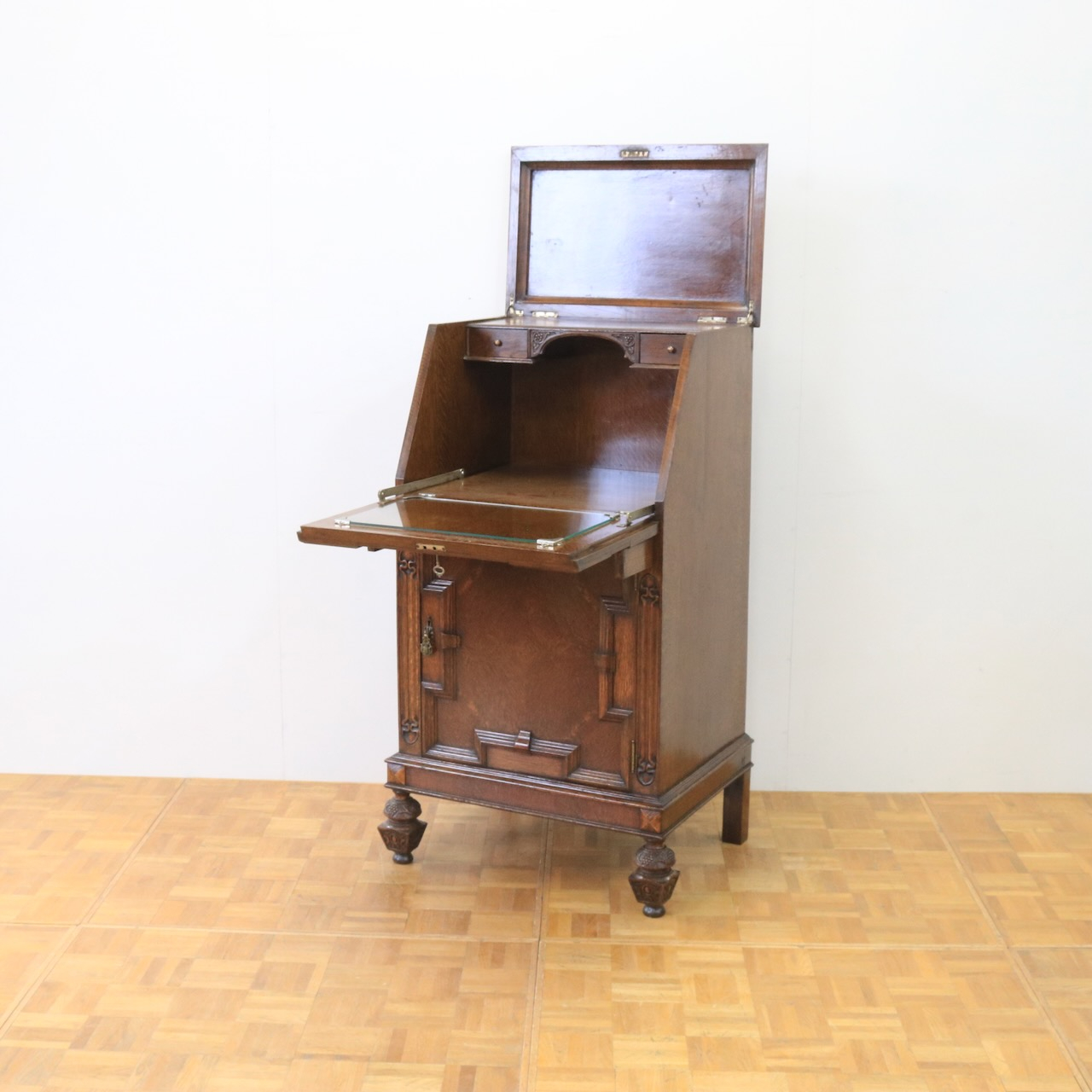 カクテルキャビネット