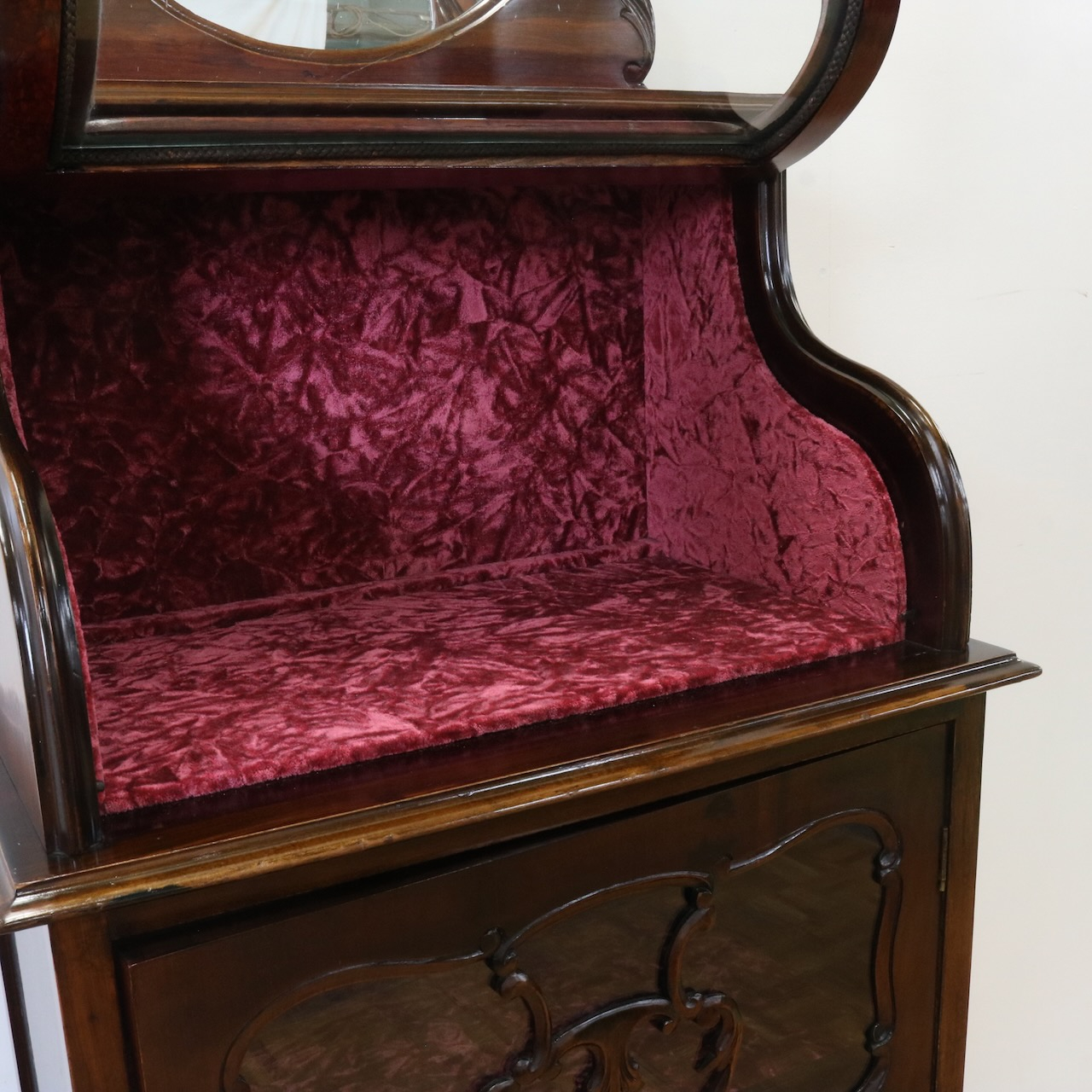 グラスキャビネット