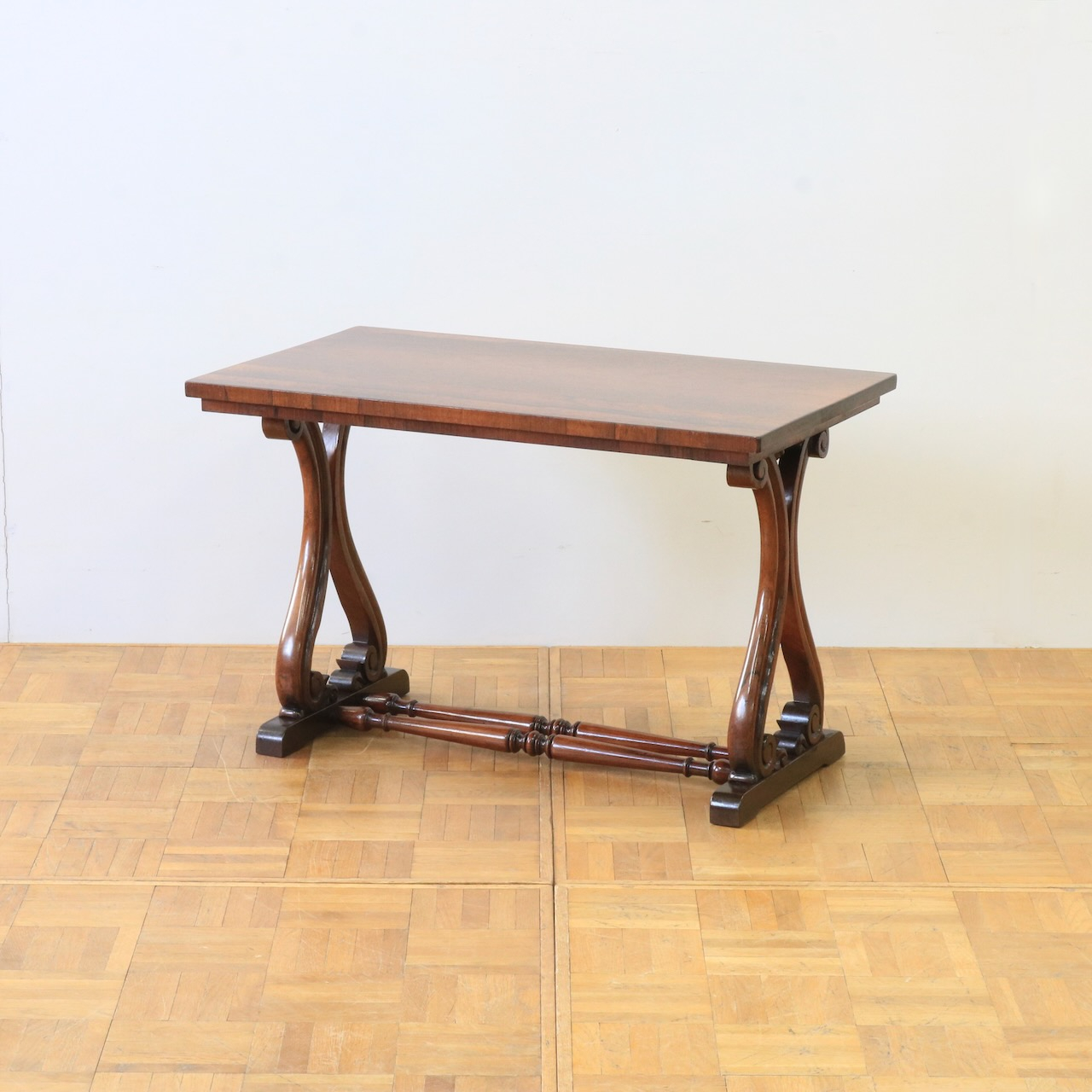 コーヒーテーブル