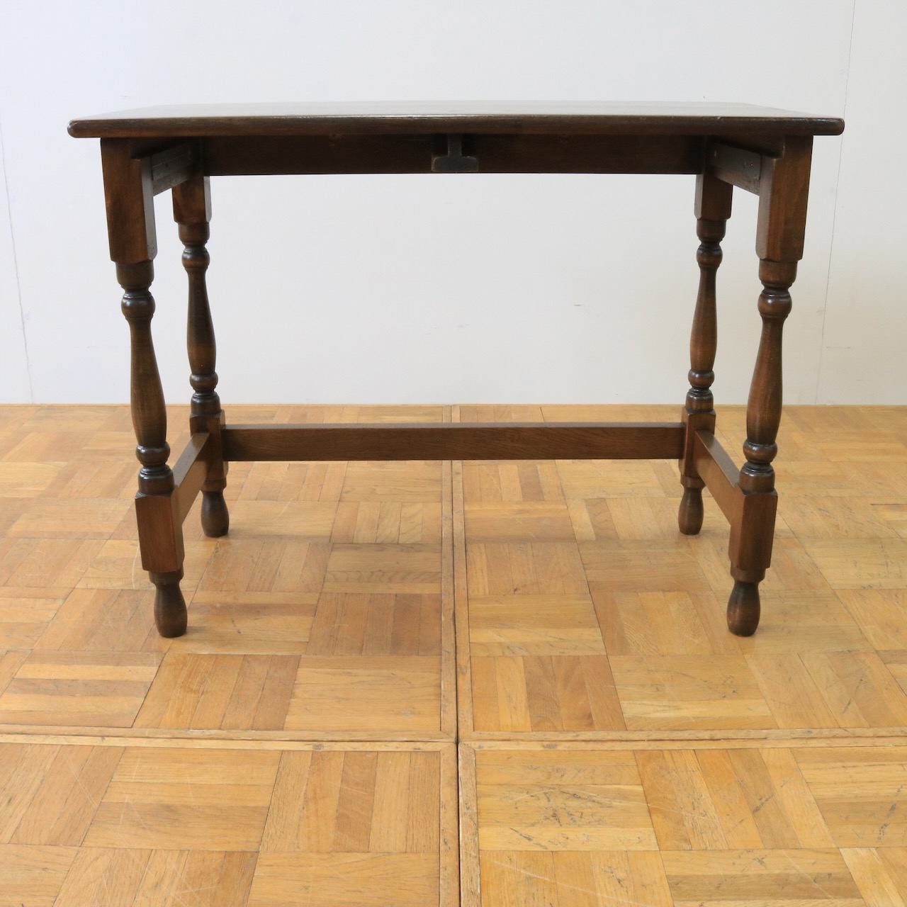 ネストテーブル