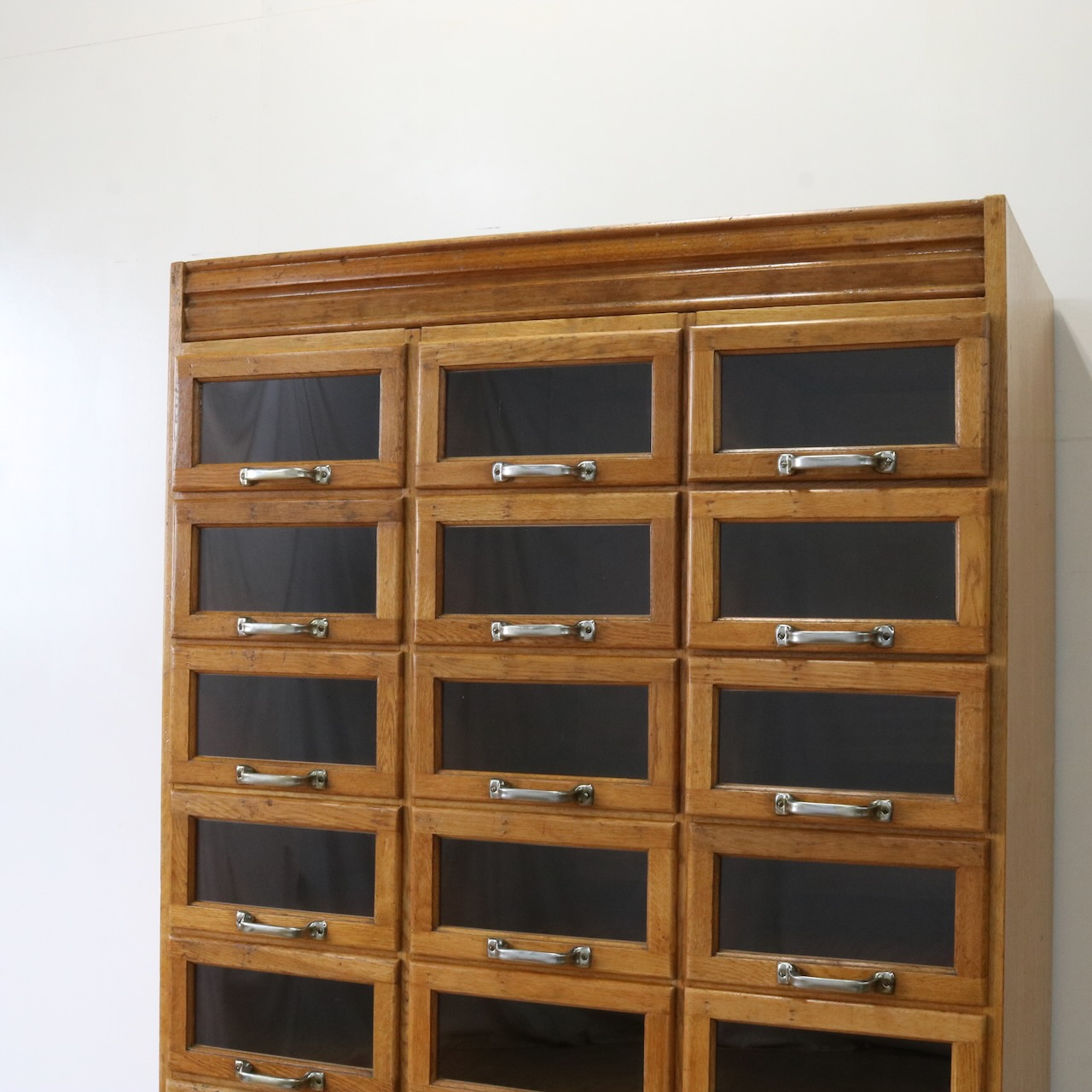 シャツキャビネット