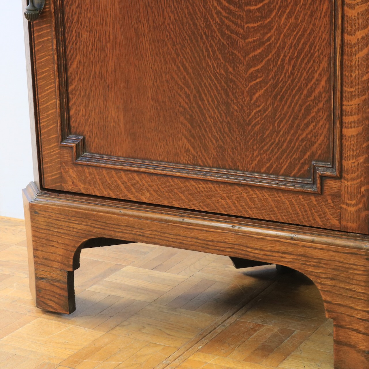 コーナーキャビネット