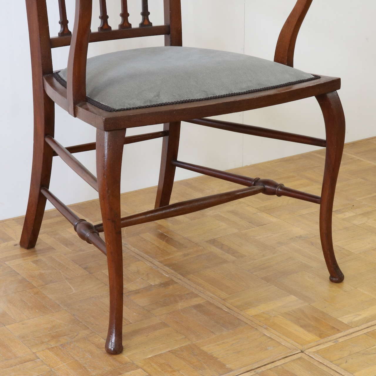 アームチェアー