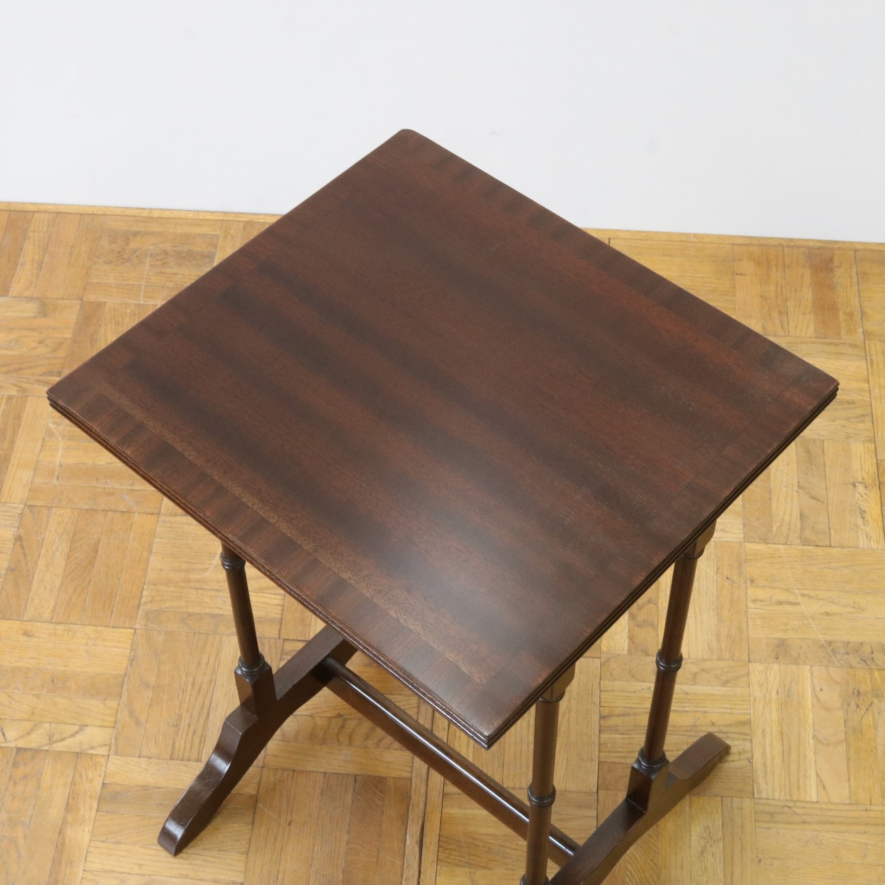 ネストテーブル