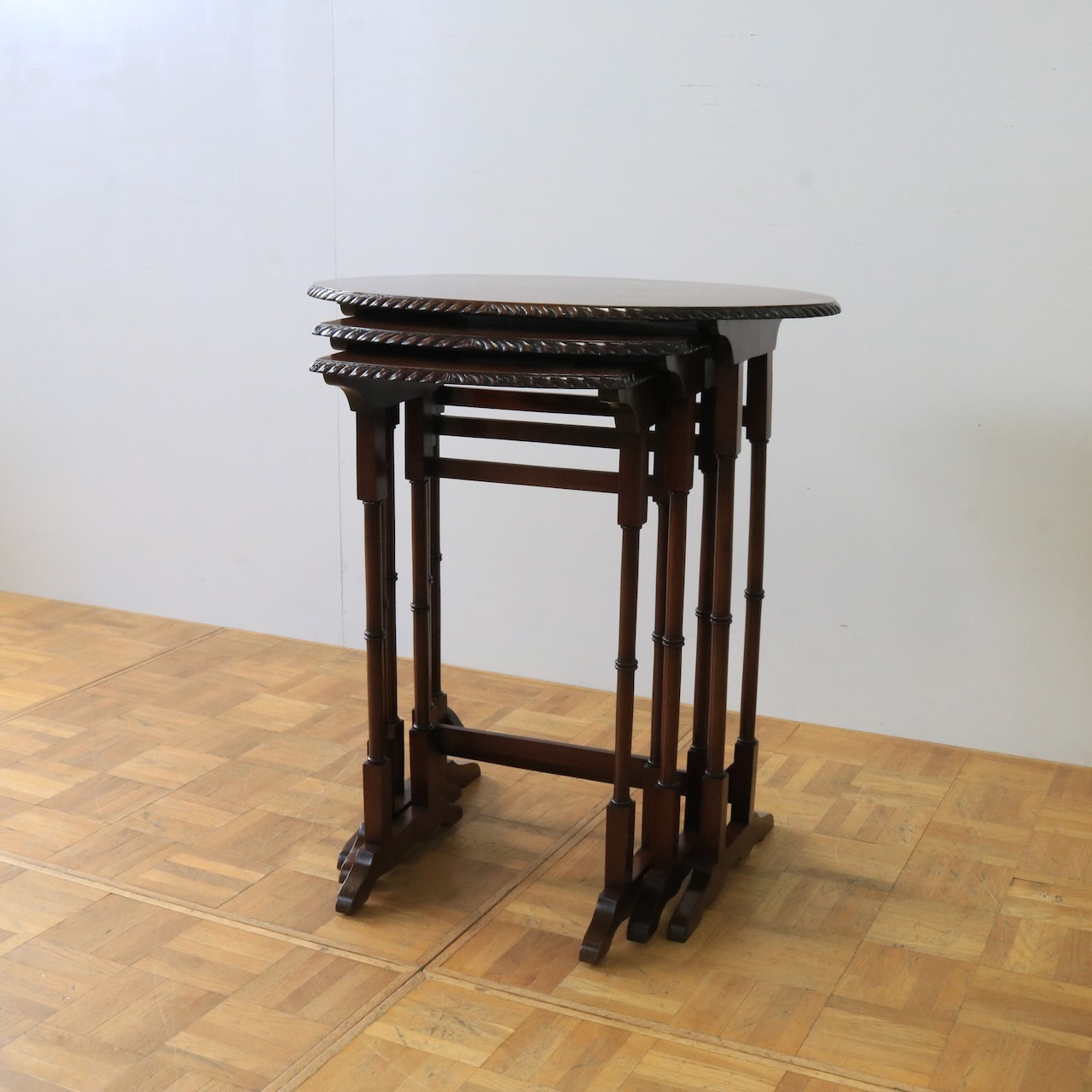 ネストテーブル