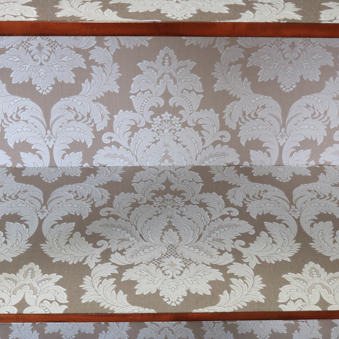 グラスキャビネット