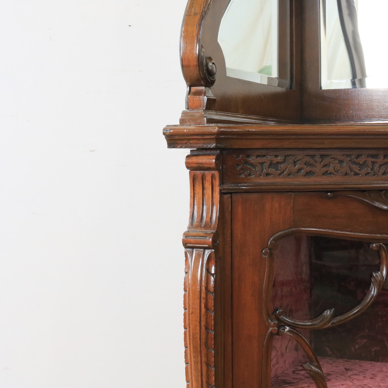 コーナーキャビネット