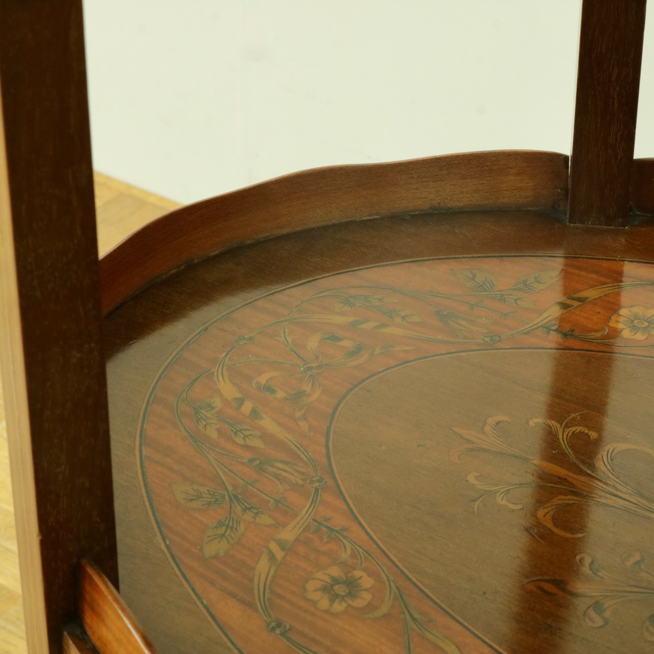 サイドテーブル