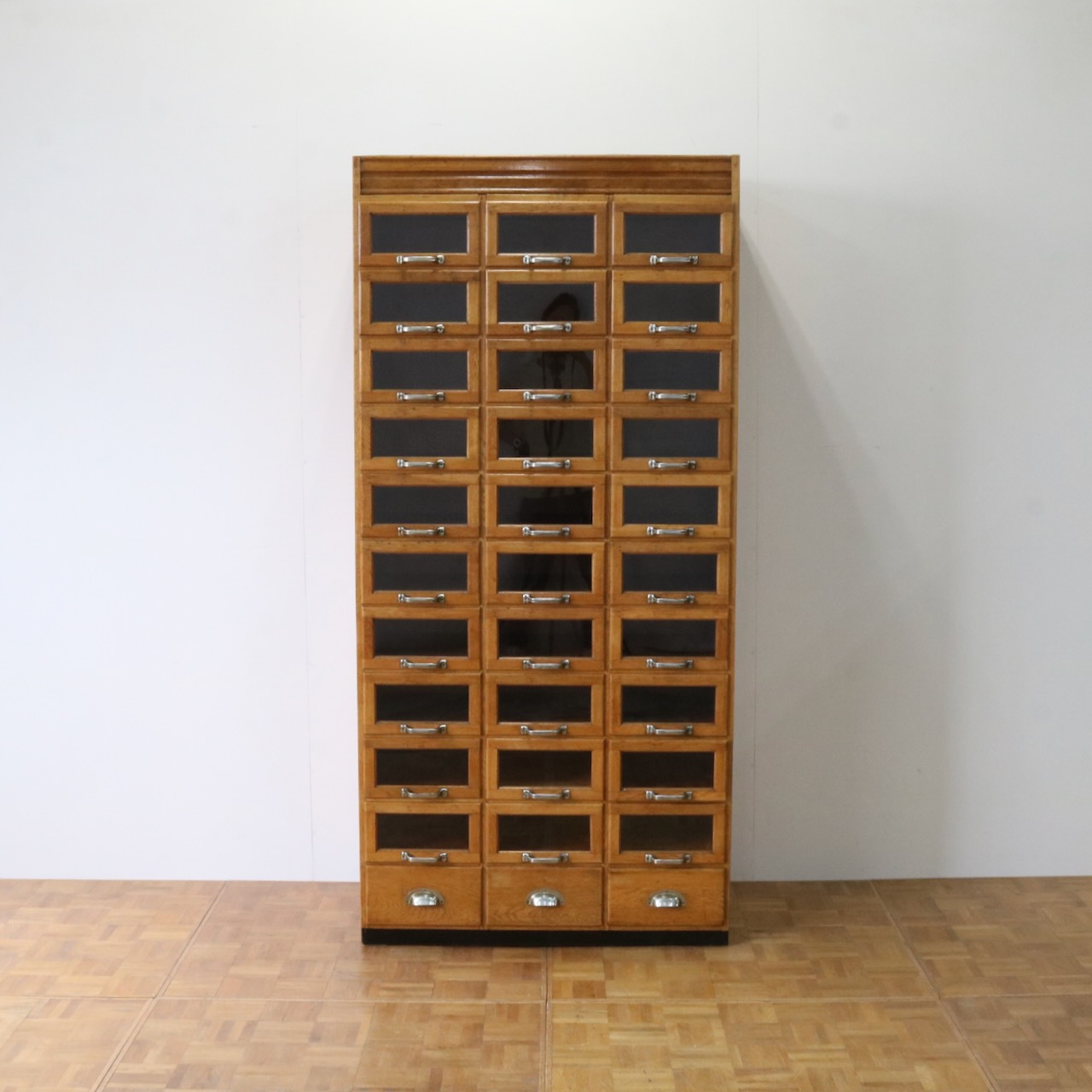 シャツキャビネット